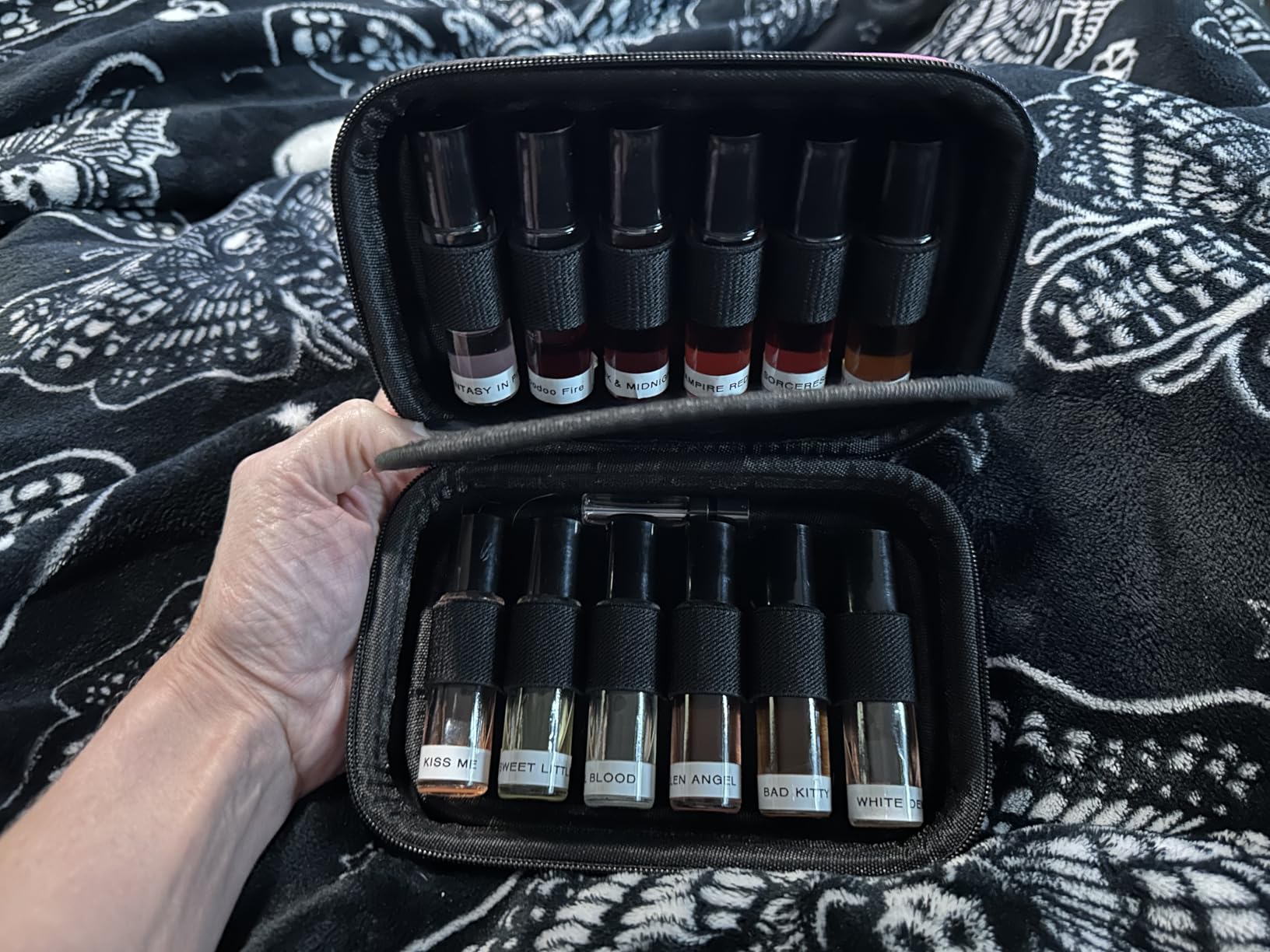 Hipiwe Hard Shell Essential Oil Carrying Case Holds 12 Bottles (Can hold 5ml, 10ml, &10ml Rollers) Travel Size Essential Oils Bag Organizer (Blue) customer photo 1