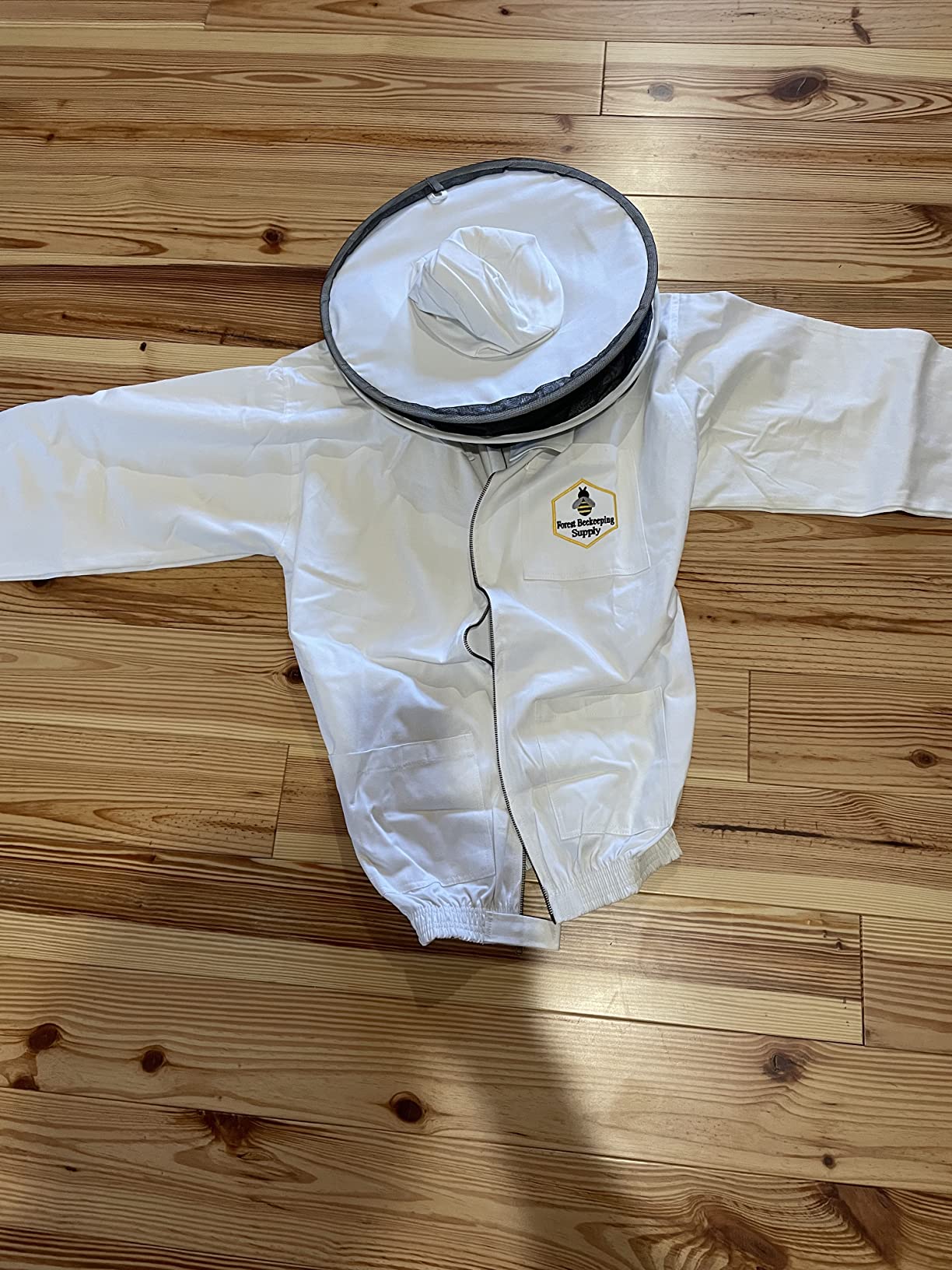 Professional Bee Suit for Men and Women, Beekeeping Suit with Bee gloves, 100% Cotton Beekeeping Suits Outfit for Hobbyists, Backyard & Commercial keepers - 2XL customer photo 1