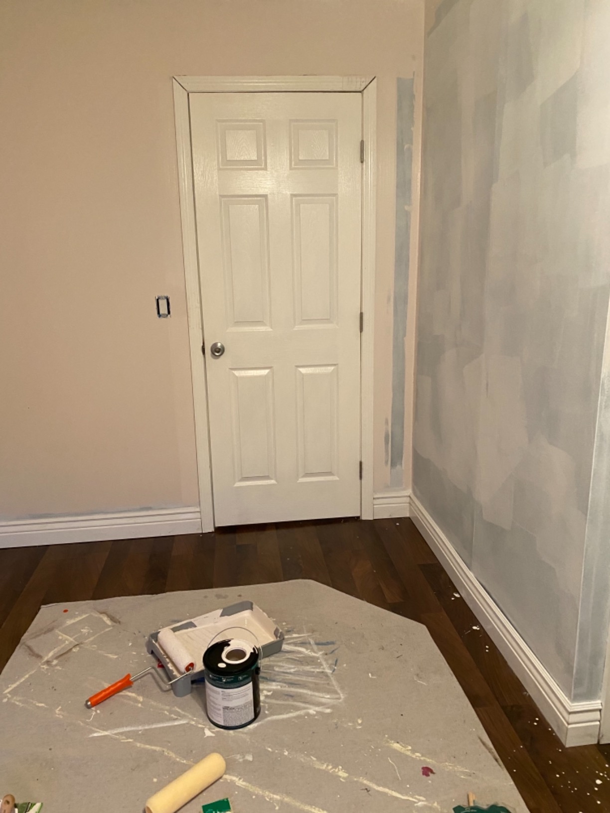 Rust-Oleum Simply Home Interior Wall Paint 332141 - Eggshell Pure White, 1 Gallon customer photo 1