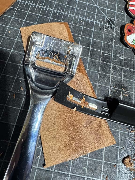 Metal Leather Skiver, Leather Edge Skiver, Sharp Skiver with Comfortable Grip, Convenient Leather Working Tool with Three Skiver Blades for Leather Craft DIY, Leather Making, Leather Thinning customer photo 2