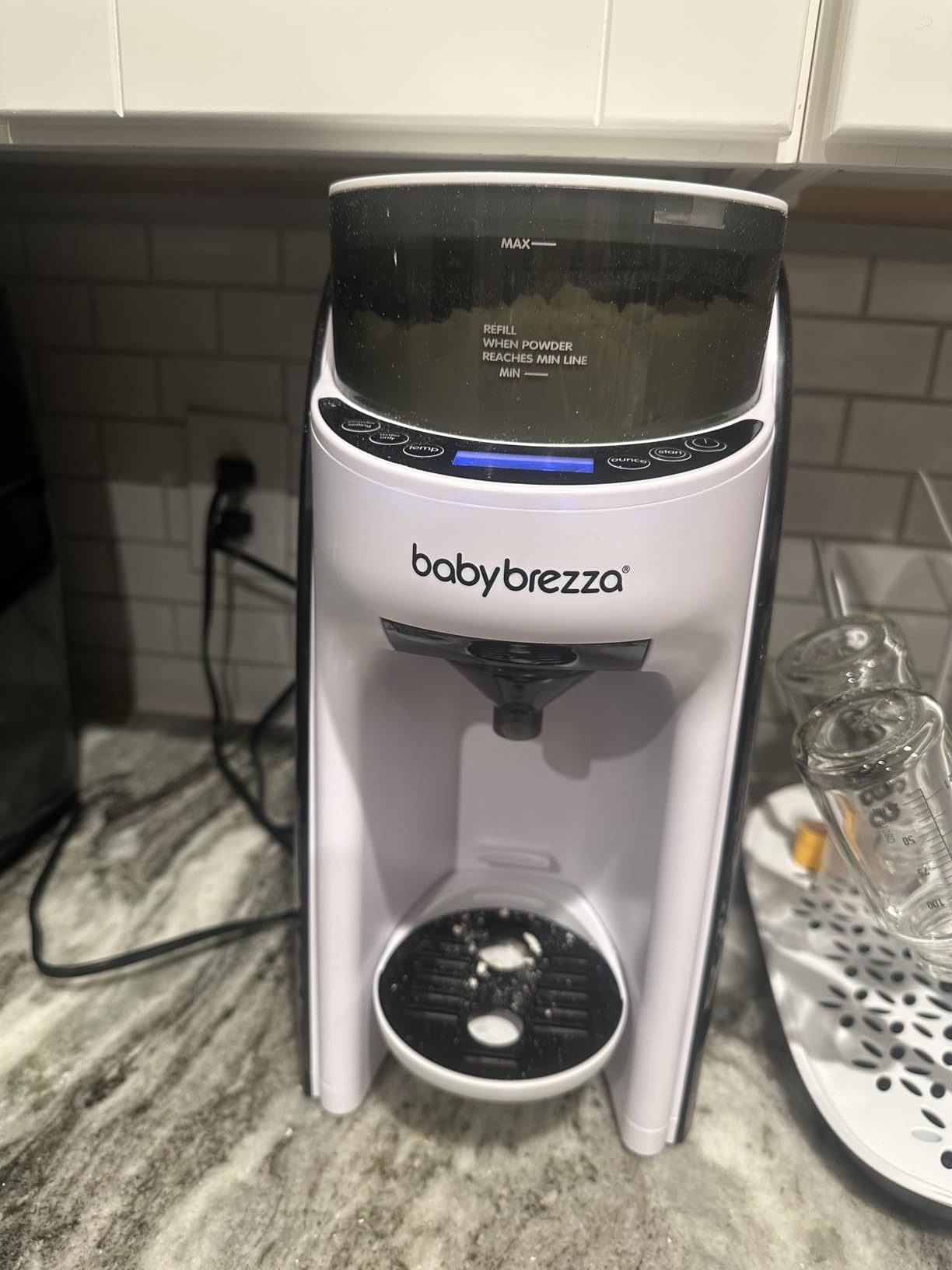 Baby Brezza New and Improved Formula Pro Advanced Formula Dispenser Machine - Automatically Mix a Warm Formula Bottle Instantly - Easily Make Bottle with Automatic Powder Blending, White customer photo 1