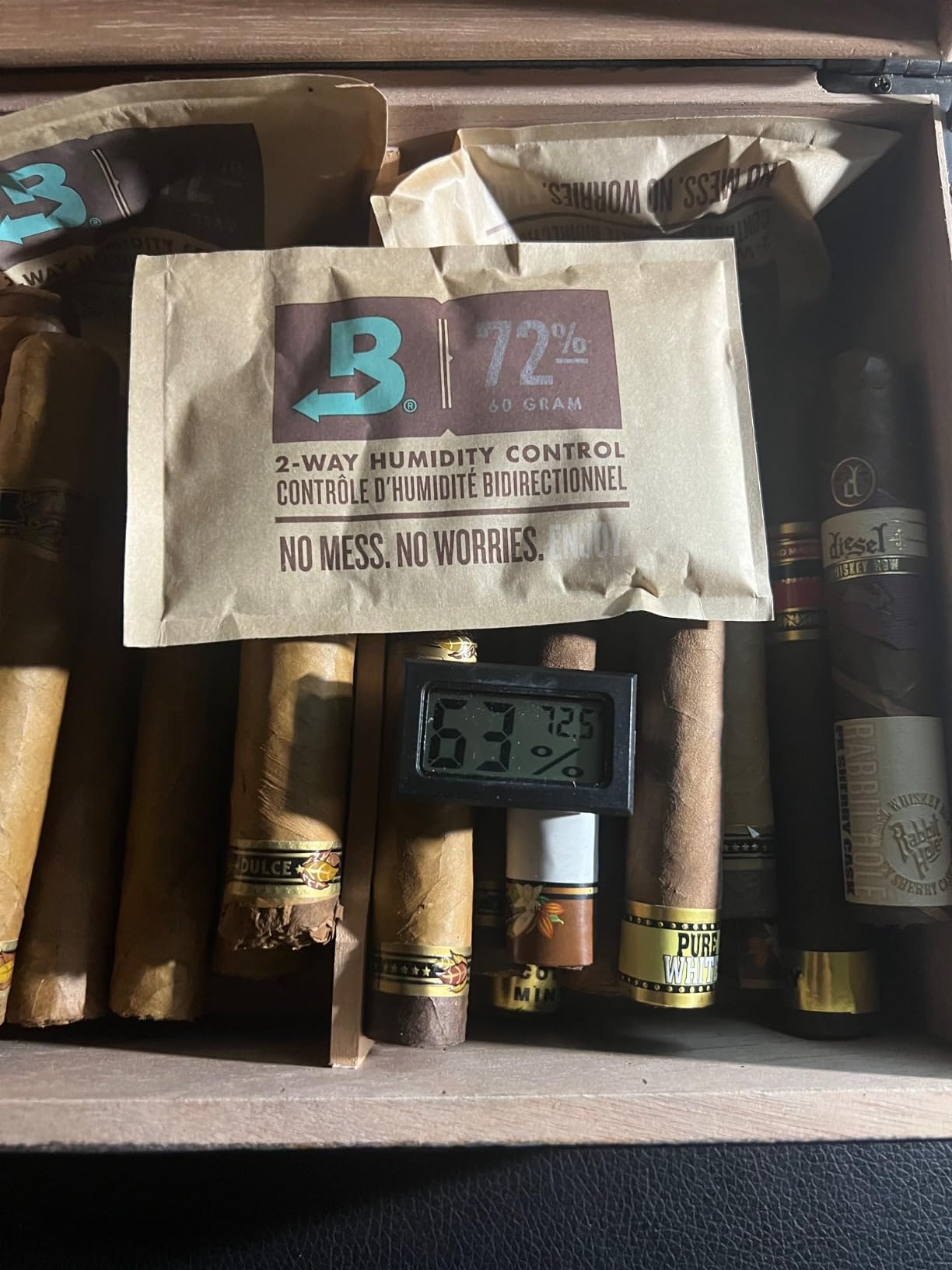 Desktop Cigar Humidor, Old World, Premium Quality, Walnut Finish, SureSeal Technology, 1 Spanish Cedar Divider, Round Humidifier, Holds 25 to 50 Cigars customer photo 1