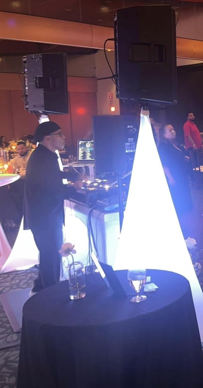 Rechargeable Stage Par Lights U'King RGB 36 LED Battery Powered Par Wireless Uplights with DMX and Remote Control Uplighting Light for DJ Disco Events Wedding Birthday Party Indoor Live Show Bar customer photo 2