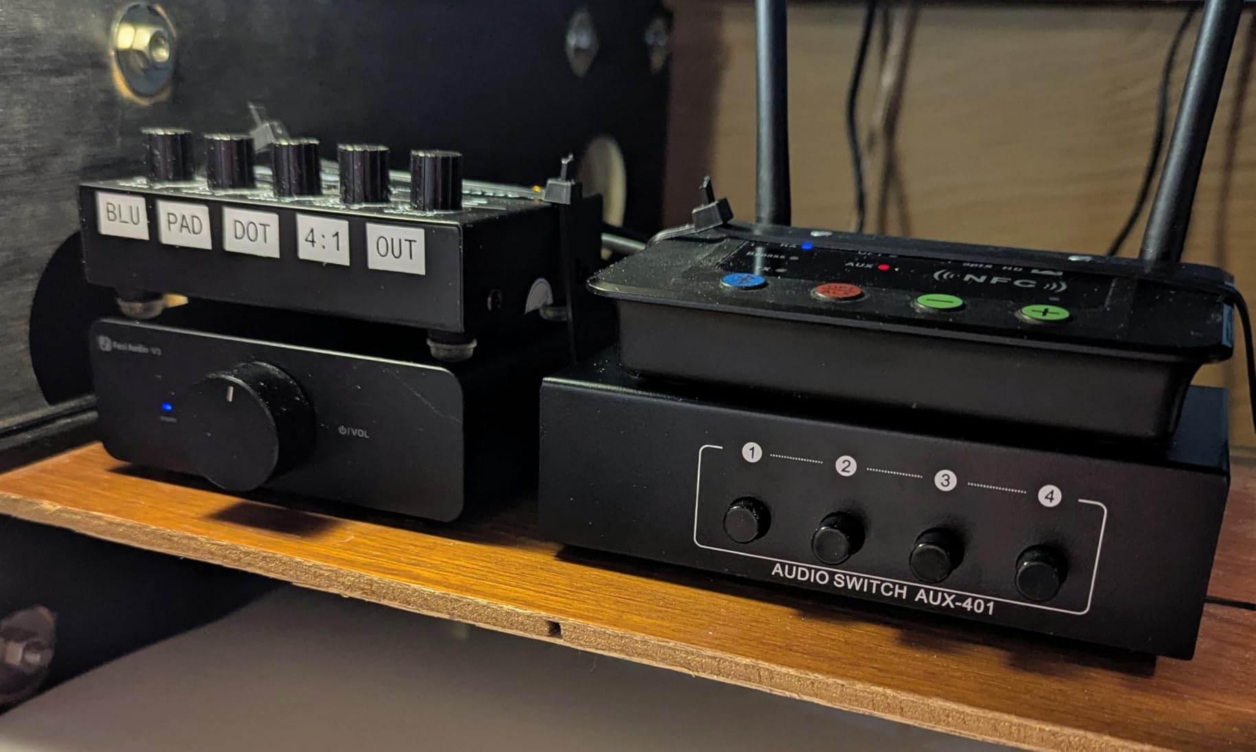 Moukey Mini Audio Mixer, DC 5V, 4 Stereo Ultra Low Noise 4 Channel Line Mixer for Sub-Mixing, for Small Clubs or Bars, As Guitars, Bass, Keyboards Mixer customer photo 1