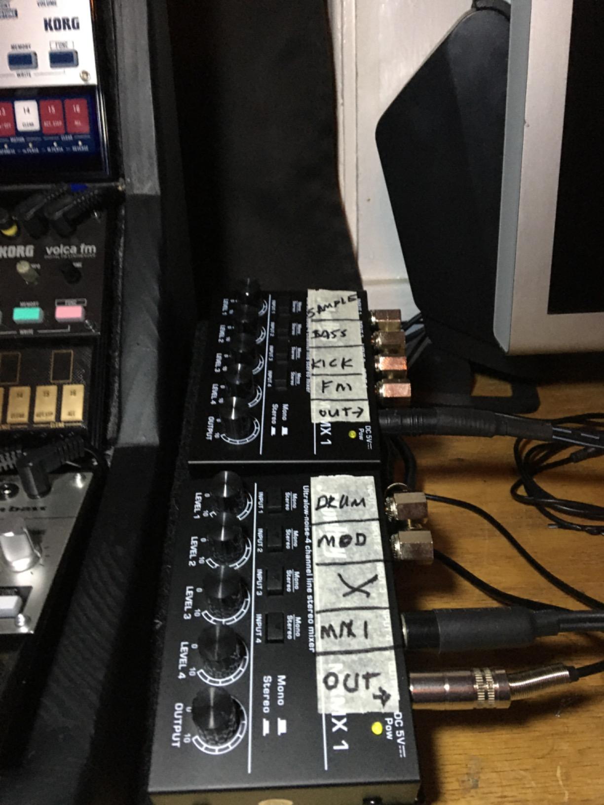 Moukey Mini Audio Mixer, DC 5V, 4 Stereo Ultra Low Noise 4 Channel Line Mixer for Sub-Mixing, for Small Clubs or Bars, As Guitars, Bass, Keyboards Mixer customer photo 2