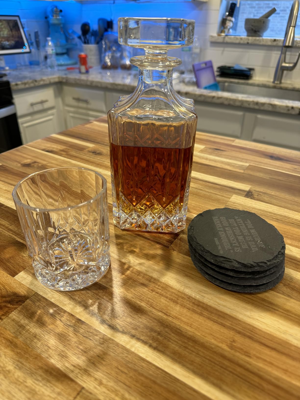Mixology & Craft Luxury Whiskey Decanter Gift Set - 25oz Crystal Decanter, 4 Old-Fashioned Glasses, 4 Slate Coasters customer photo 2