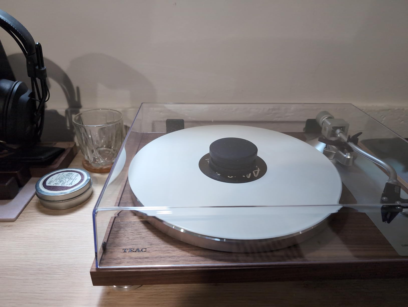 Fluance HiFi Vinyl Record Weight Stabilizer High Mass 760 gram Steel LP Disc Turntable Accessory with Antiresonance Rubberized Coating and Protective Velvet Pad for Vibration Damping (RW03) customer photo 1