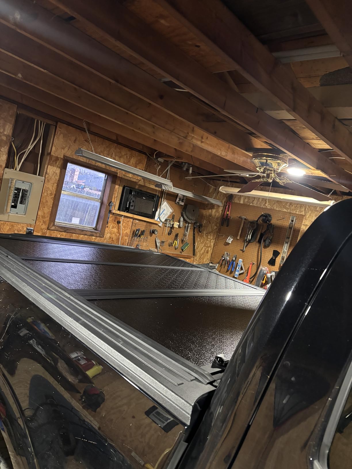 Gator EFX Hard Tri-Fold Truck Bed Tonneau Cover - 2021-2026 Ford F-150 (incl. Raptor/Lightning) 5'7