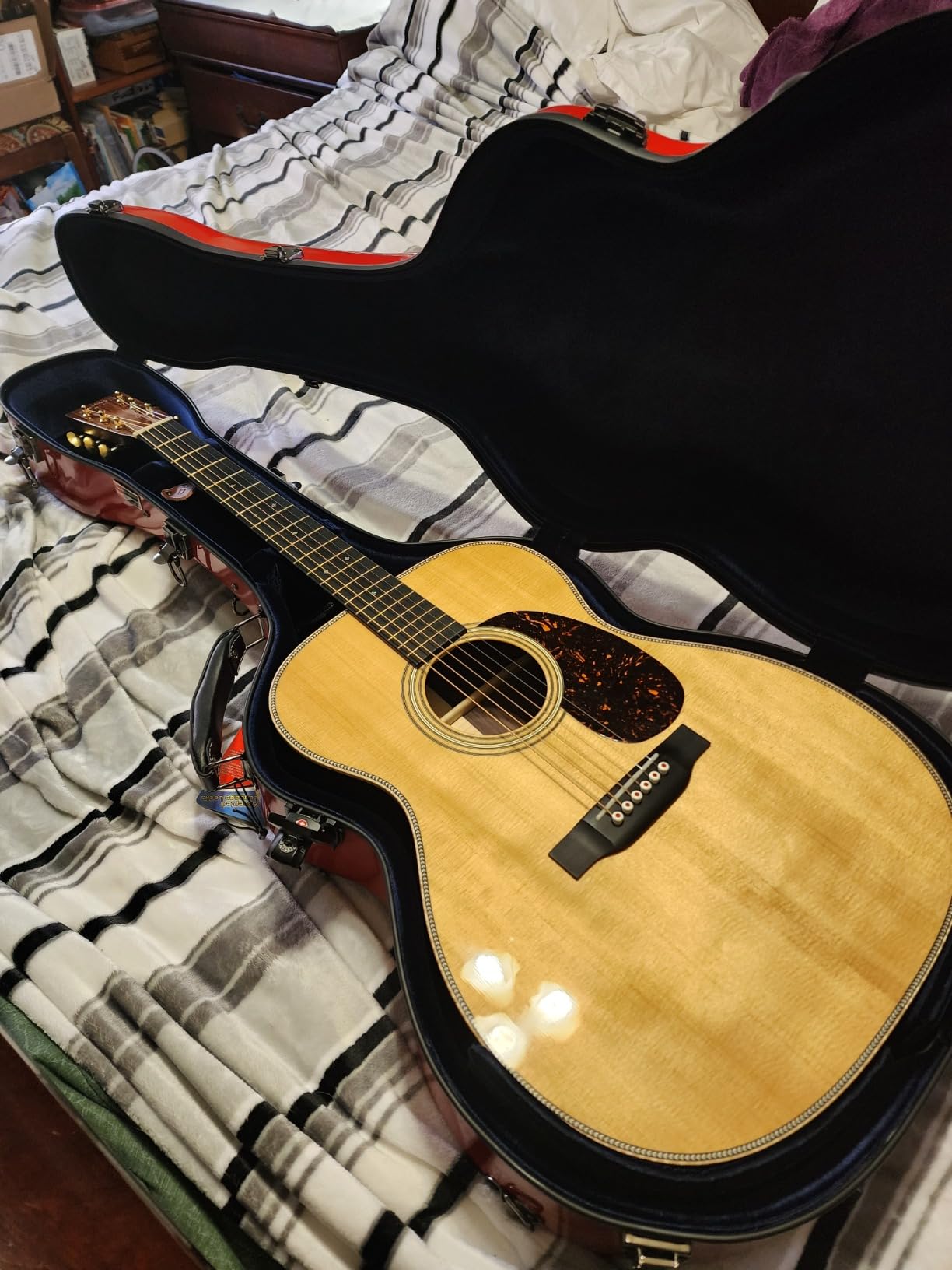 Crossrock Fiberglass Guitar Case for Martin GPC/OM | TSA Lock, Flight-Ready Hardshell, Black Gloss (CRF2020GABK) customer photo 1