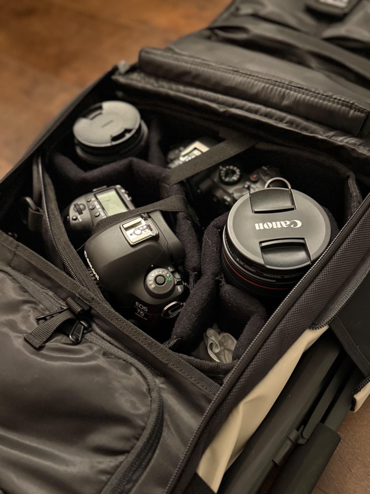 WANDRD PRVKE 21L Photography Bundle: Weather-Resistant Travel & Camera Backpack with Laptop Sleeve, Quick Side Access, Clamshell Opening - Ideal Photography & Travel Bag (Black) customer photo 1
