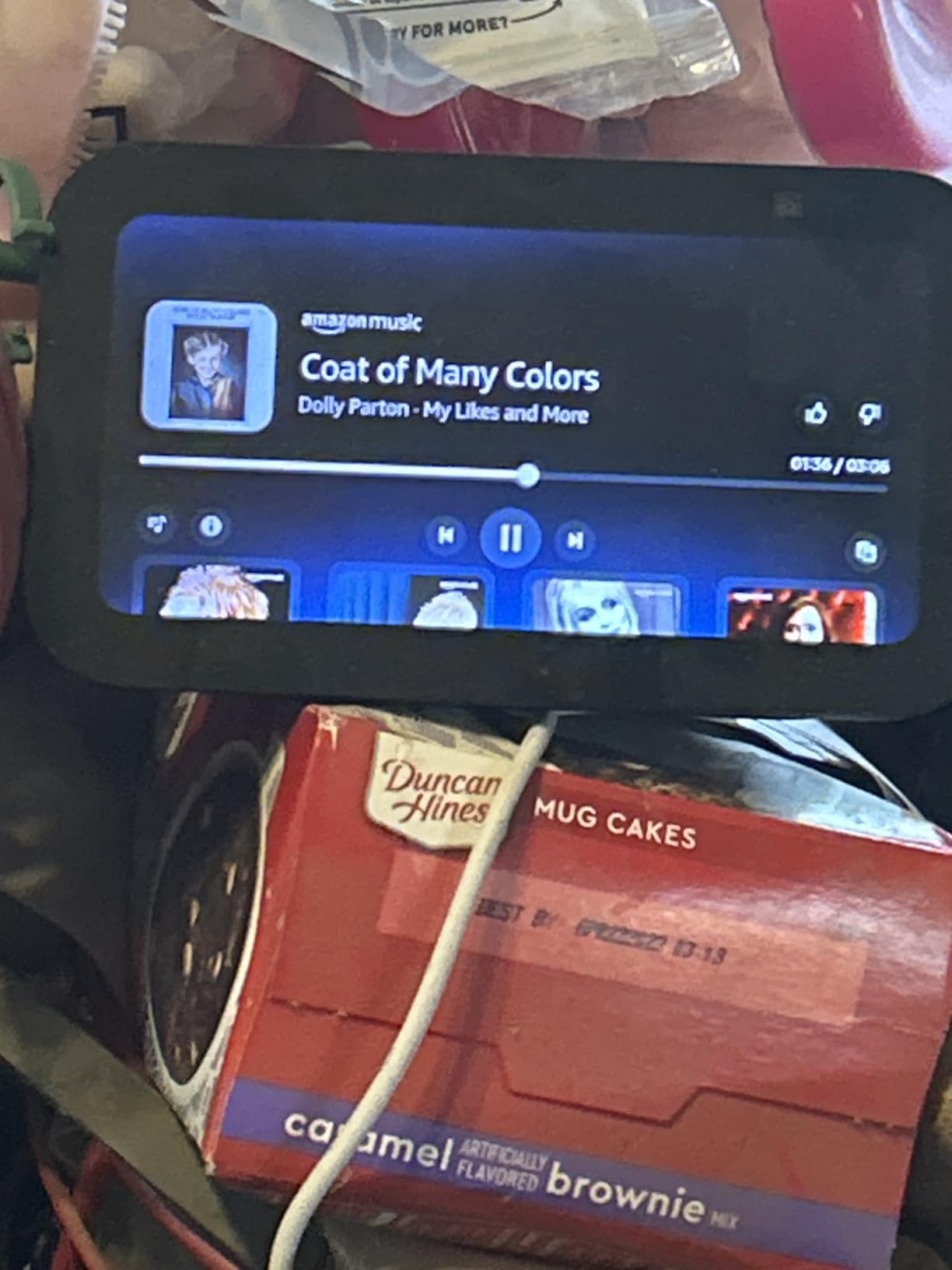 Amazon Echo Show 5 (newest model), Smart display, Designed for Alexa+, 2x the bass and clearer sound, Cloud Blue customer photo 1