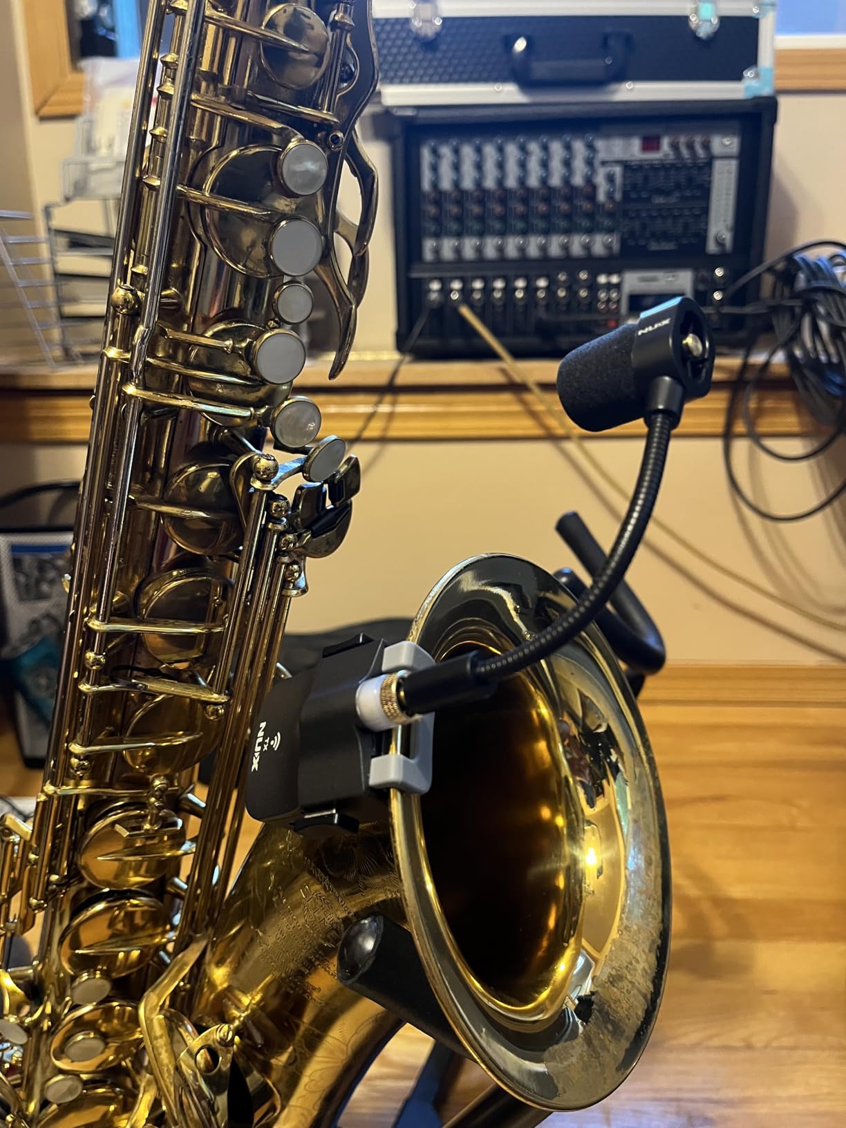 NUX B-6 Saxophone Wireless System with Charging Case,Operation Range of 20 Meters,High-Resolution 24-bit/44.1kHz Audio,2.4GHz Wireless Saxophone Microphone customer photo 2