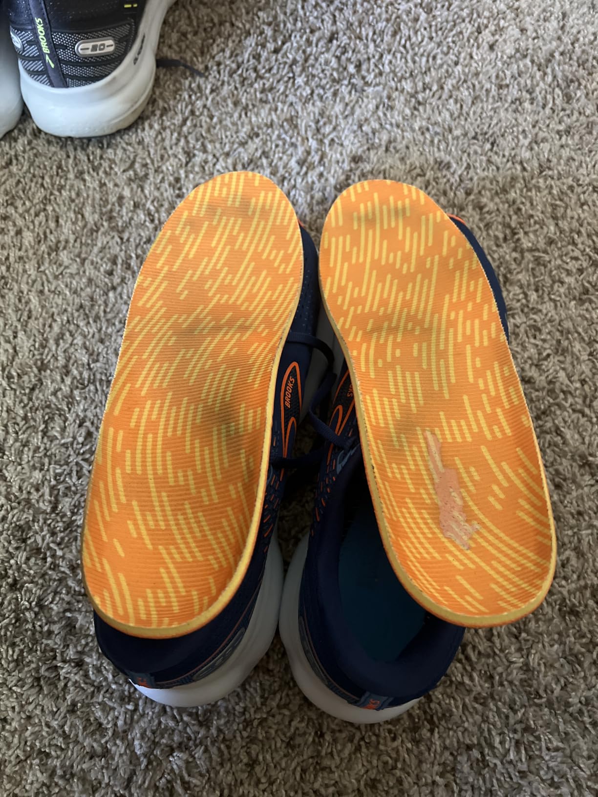 PowerStep Pulse Maxx Running Insoles - Overpronation Corrective Orthotic Inserts for Running Shoes - Maximum Ankle, Foot Pain Relief & Arch Support Insoles - Made in The USA (M 7-7.5 / W 9-9.5) customer photo 2