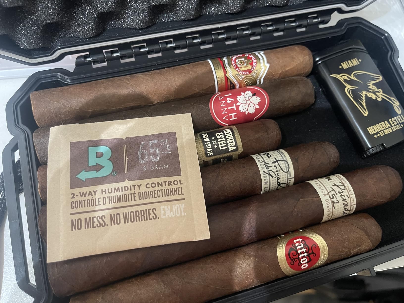 Travel Humidor- Fits up to 11 Cigars- Waterproof Crushproof Cigar Case for Men customer photo 1