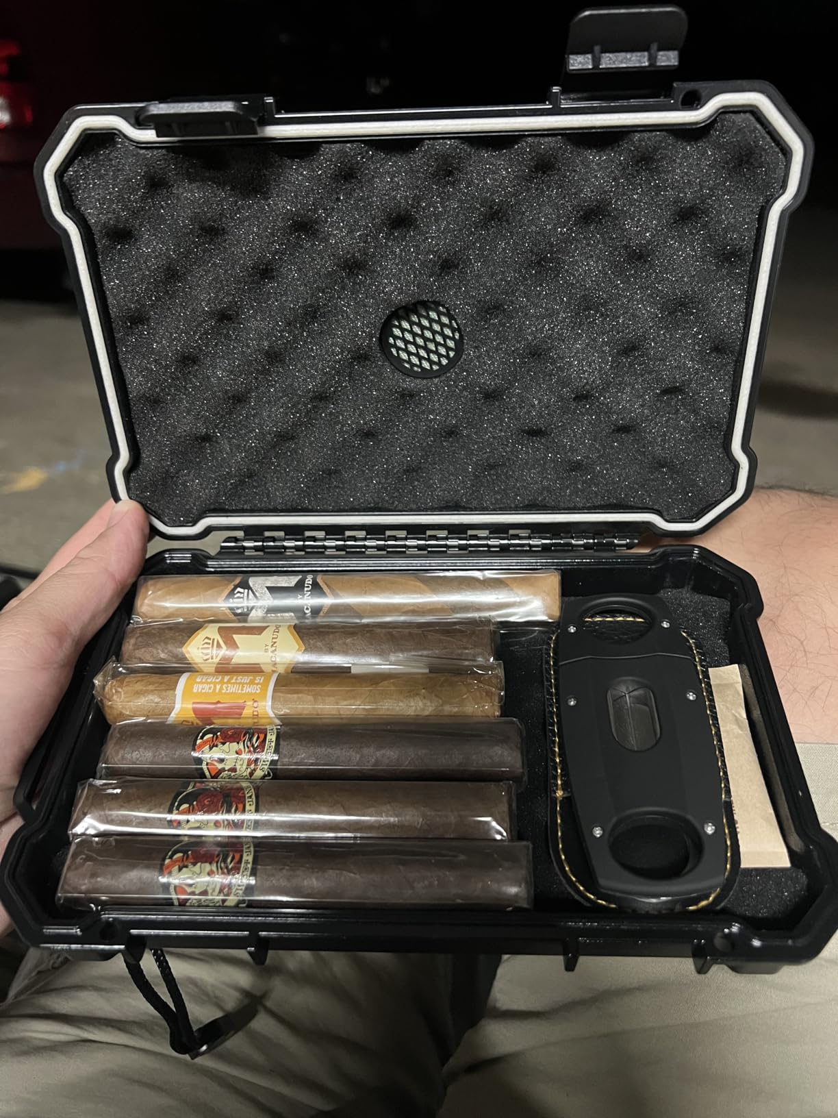 Travel Humidor- Fits up to 11 Cigars- Waterproof Crushproof Cigar Case for Men customer photo 2