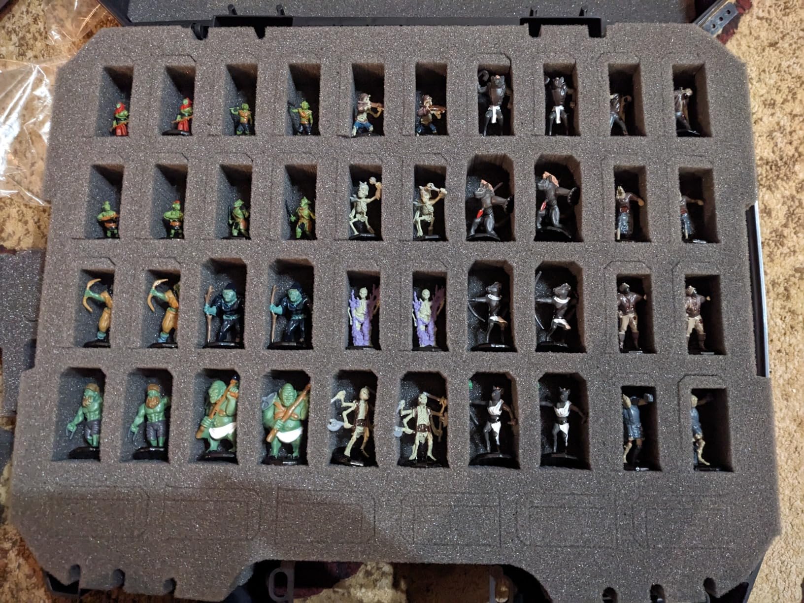 134+ Miniature Figurine Hard Shell Carrying Case - Fits Warhammer 40k, DND, Battletech, Citadel & More! customer photo 1