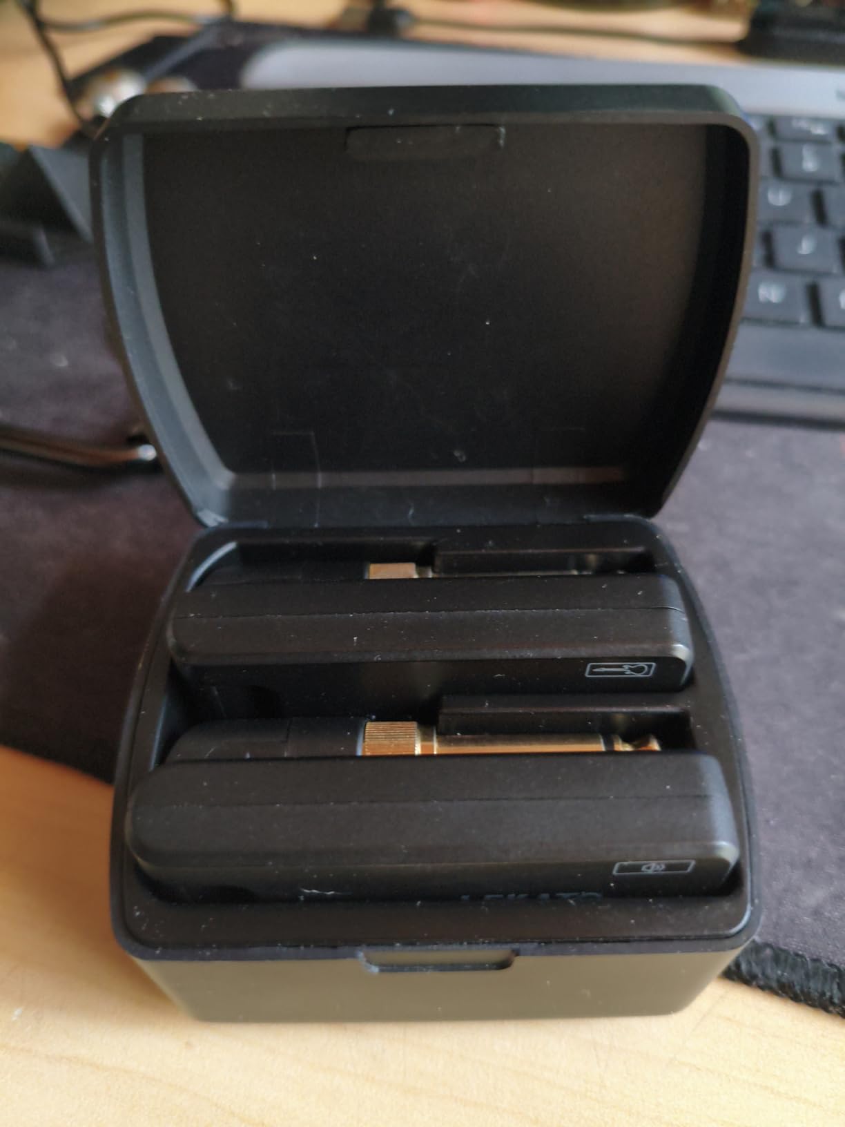 LEKATO Wireless Guitar System with Charging Case, Rechargeable 2.4GHz Wireless Transmitter Receiver Guitar Wireless System 4 Channels with Dual Plugs 3.5mm/6.35mm (WS-100) customer photo 1
