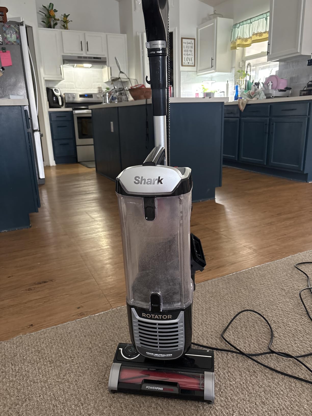 Shark ZU102 Rotator Pet Upright Vacuum with PowerFins HairPro & Odor Neutralizer Technology customer photo 1