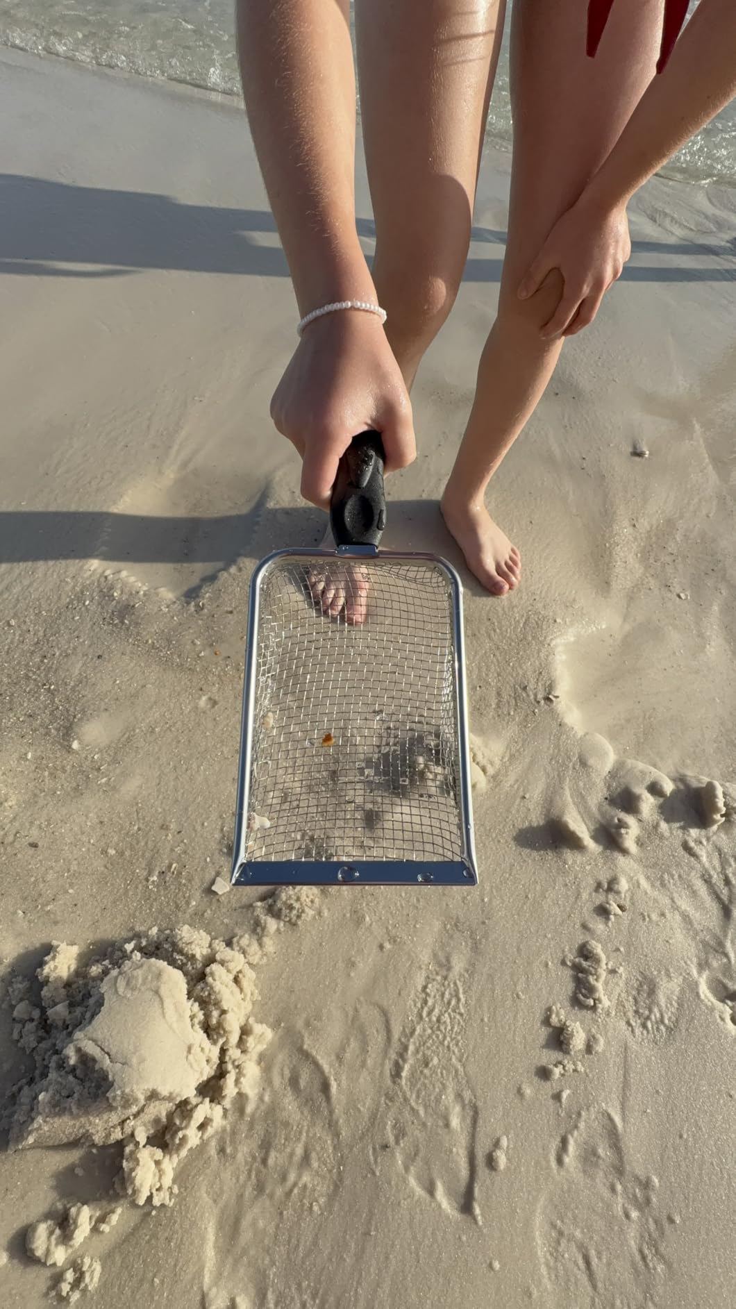 Vodolo Beach Mesh Shovel with Mesh Beach Bag for Shell Collecting, Kids Filter Sand Scooper for Picking Up Shells, Shark Tooth Sifter Dipper for Boys and Girls, Toy customer photo 2