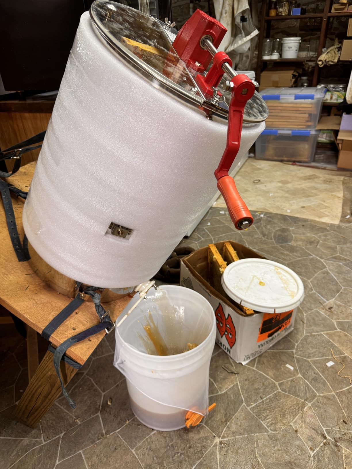 VEVOR Honey Extractor, 2/4 Frame Stainless Steel Manual Beekeeping Extraction, Honeycomb Drum Spinner with Transparent Lid, Apiary Centrifuge Equipment with Height Adjustable Stand customer photo 2