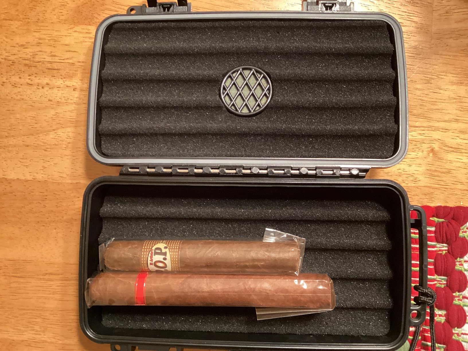 Flauno Travel Cigar Humidor Case - Portable Cigar Box with Humidifier Disc & Cigar Cutter | Waterproof | Airtight | Durable (Holds up to 10 Cigars) customer photo 1