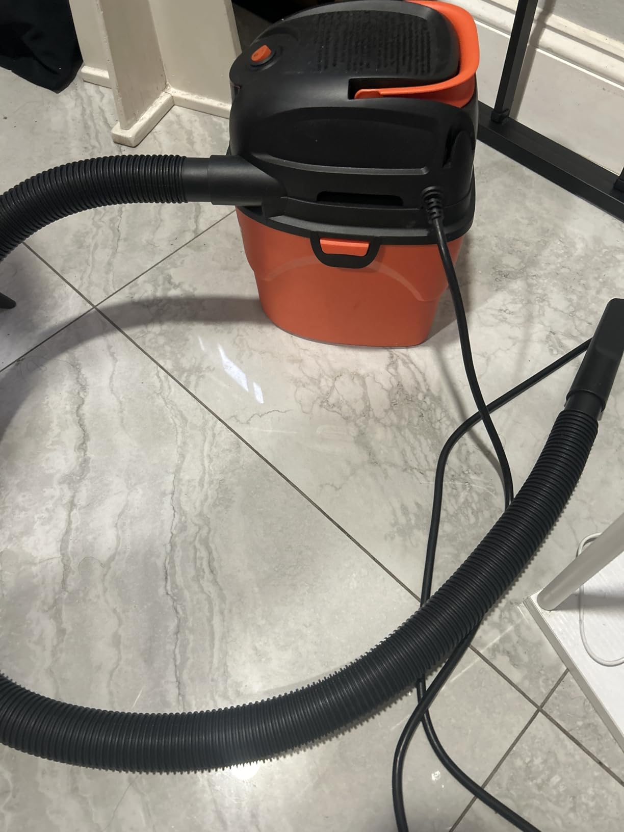 Armor All VO405P 0901 4 Gallon Wet/Dry Vac 2.0 Peak HP Shop Vacuum with Nozzles & Brush, Black/Orange customer photo 2