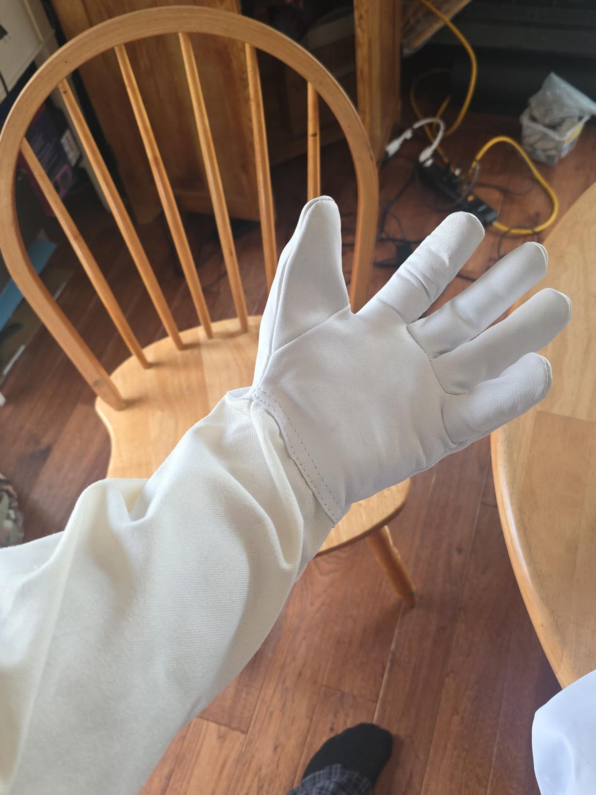 Bee Suit for Men Women Sting Proof, Polycotton Beekeeping Suit Beekeeper Costume&with Glove &Ventilated Hood, Bee Outfit for Backyard and beekeeping supplies (XL) customer photo 1