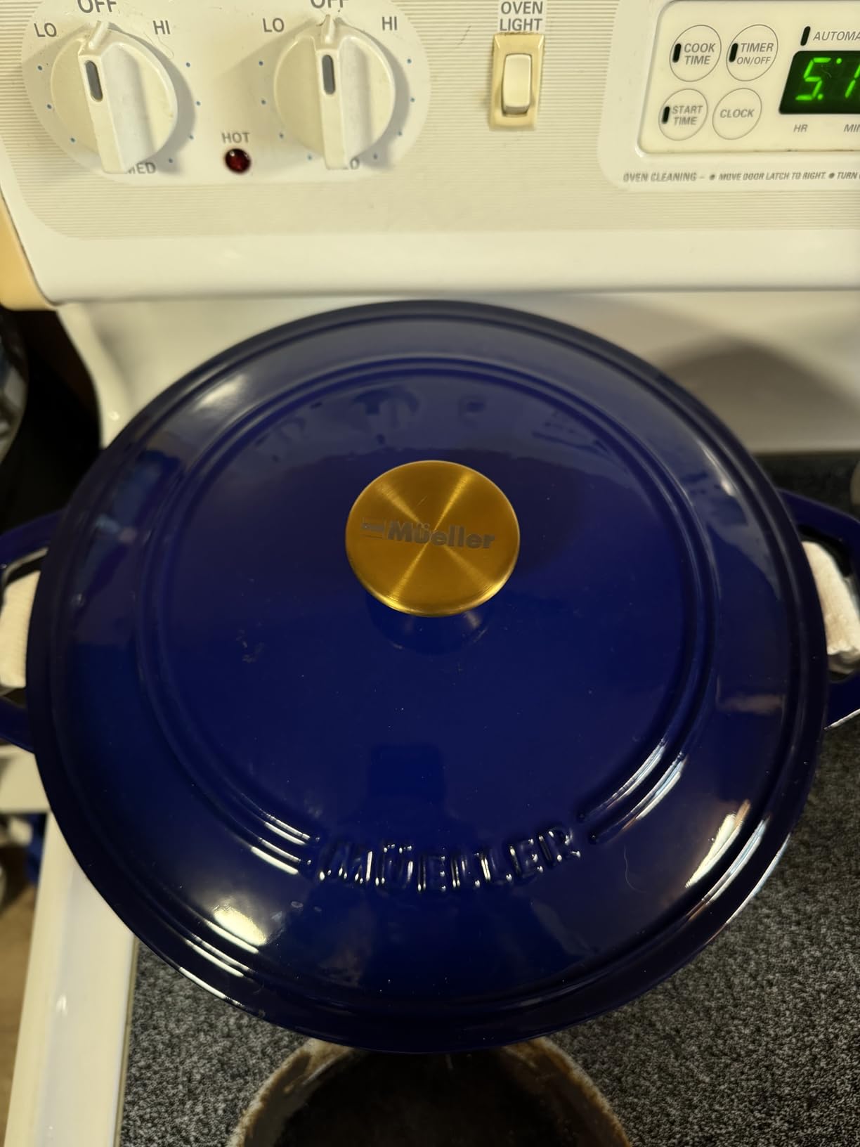 Mueller DuraCast 6 Quart Enameled Cast Iron Dutch Oven Pot with Lid, Sourdough Bread Baking, PFOA-Free, 500F Oven Safe - All Cooktops incl. Induction, Braising & Slow Cooking, Emerald customer photo 2
