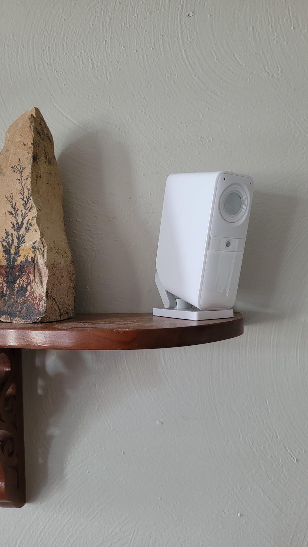SimpliSafe Smart Alarm Wireless Indoor Security Camera customer photo 2