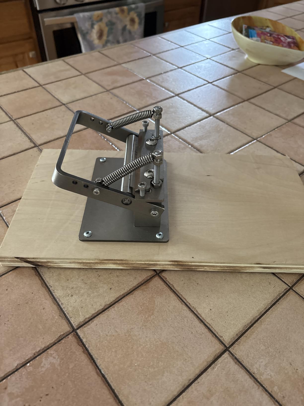 Manual Leather Splitter Peeling Machine, Leather Paring Skiver Skiving Tools with Instructions Handle Leatherworking Tools with Blades for DIY Leatherwork customer photo 2