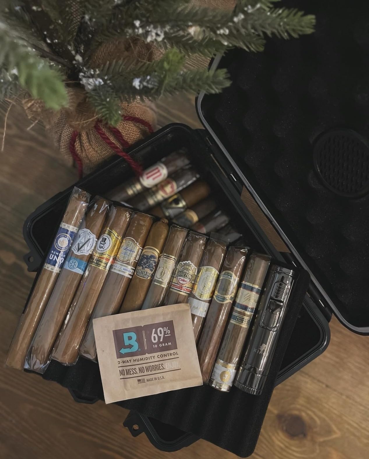 Flauno Travel Cigar Humidor - Large Portable Travel Humidor kit with Humidifier, Cigar Cutter, Cigar Punch, Cigar Holder, Waterproof & Crushproof, Airtight Seal Cigar Case, Holds up to 36 Cigars customer photo 2