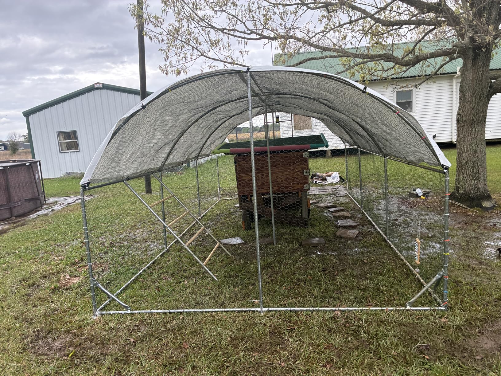 Large Walk-in Metal Chicken Coop with Chicken Run & Hardware Cloth, Solar Light, Waterproof & UV-Resistant Cover, Outdoor Poultry Cage for Farm Use, 3 Room customer photo 2