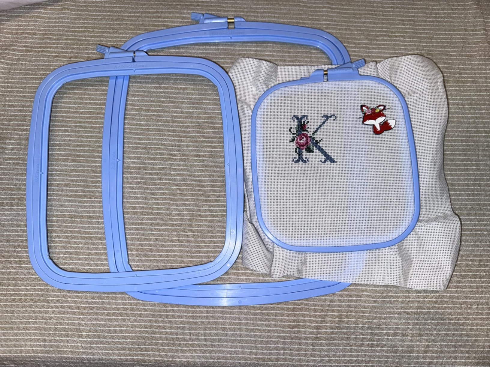 Nurge Square Embroidery Hoop - Plastic Cross Stitch Frame for Needlepoint & Embroidery - Adjustable Craft Hoop - Anthracite - Set of 4 customer photo 2