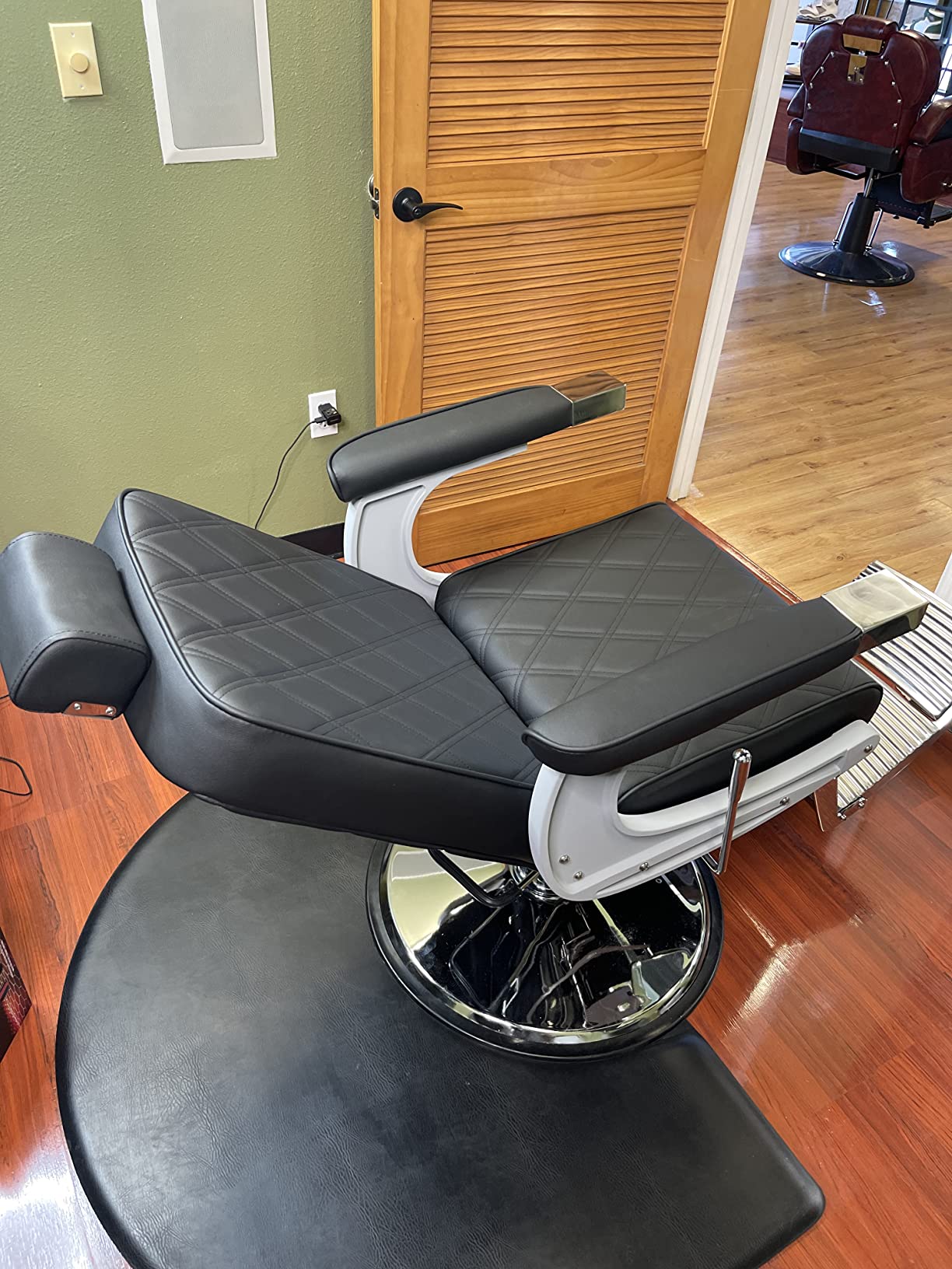BarberPub Heavy Duty Metal Vintage Barber Chair All Purpose Hydraulic Recline Salon Beauty Spa Shampoo Equipment 3825 customer photo 1