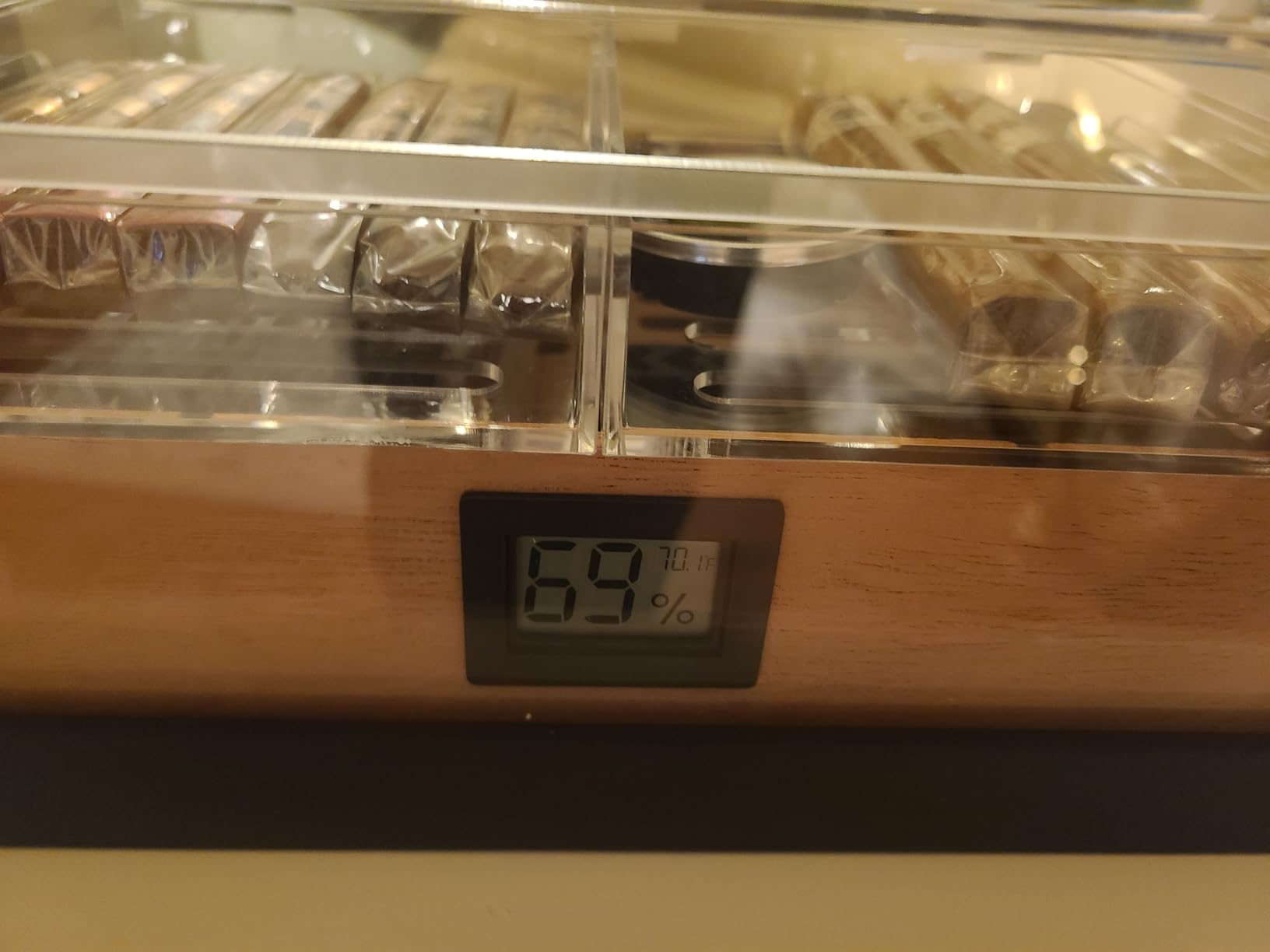 CASE ELEGANCE - Felix Tupperdor - Airtight Acrylic Humidor, Thick Removable Spanish Cedar Tray, Accurate Digital Hygrometer, Acrylic Divider, & Polish Cloth, Holds 35-45 Cigars customer photo 2