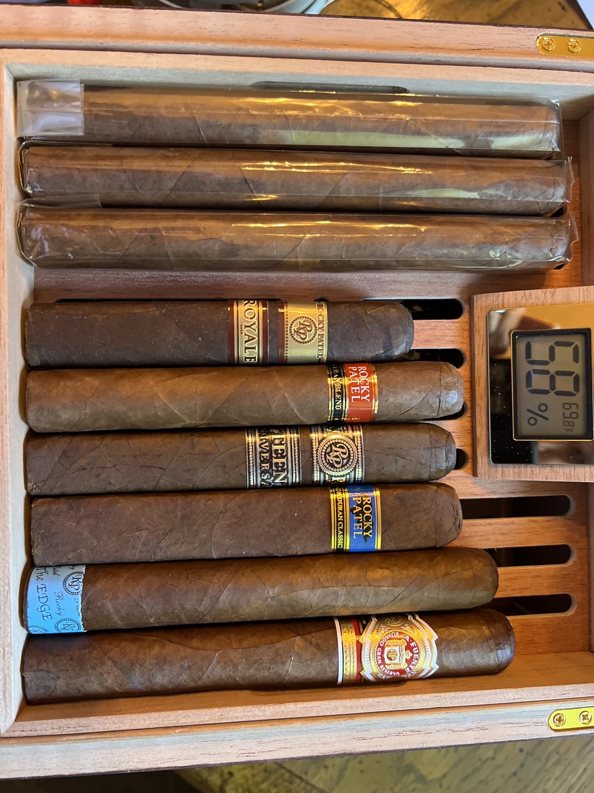 Flauno Cigar Humidor with Air Circulation System, Hold 40 Rubustos, Thicker Spanish Cedar, Accurate Digital Hygrometer, Drawer, Humidifier, Divider, Lock, Gift for Cigar Lovers customer photo 1