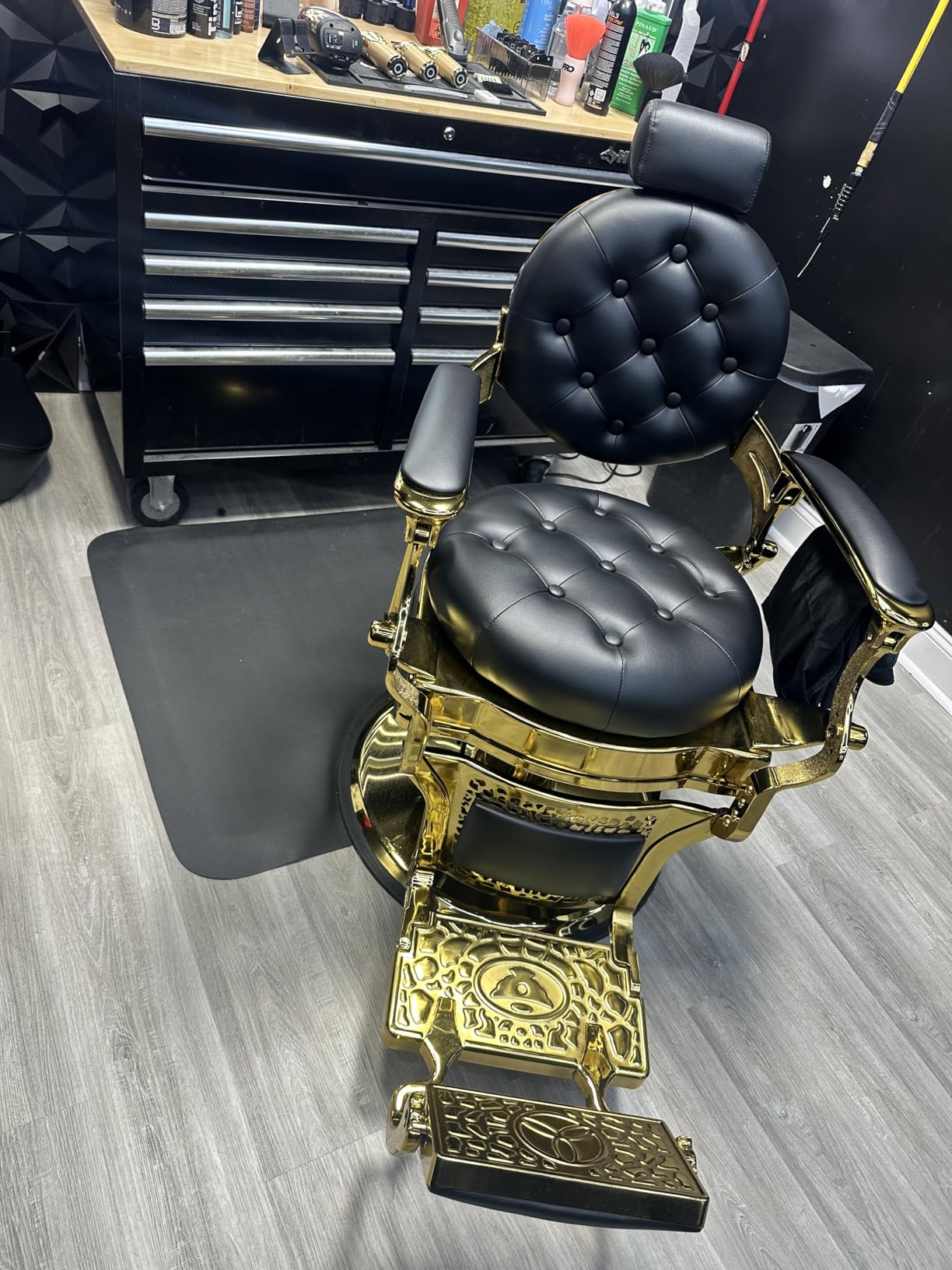 Barber Chair Hair Salon Chair, Heavy Duty 700 LBS, for Hair Stylist Barber Beauty Tattoo Massage (Black) customer photo 2