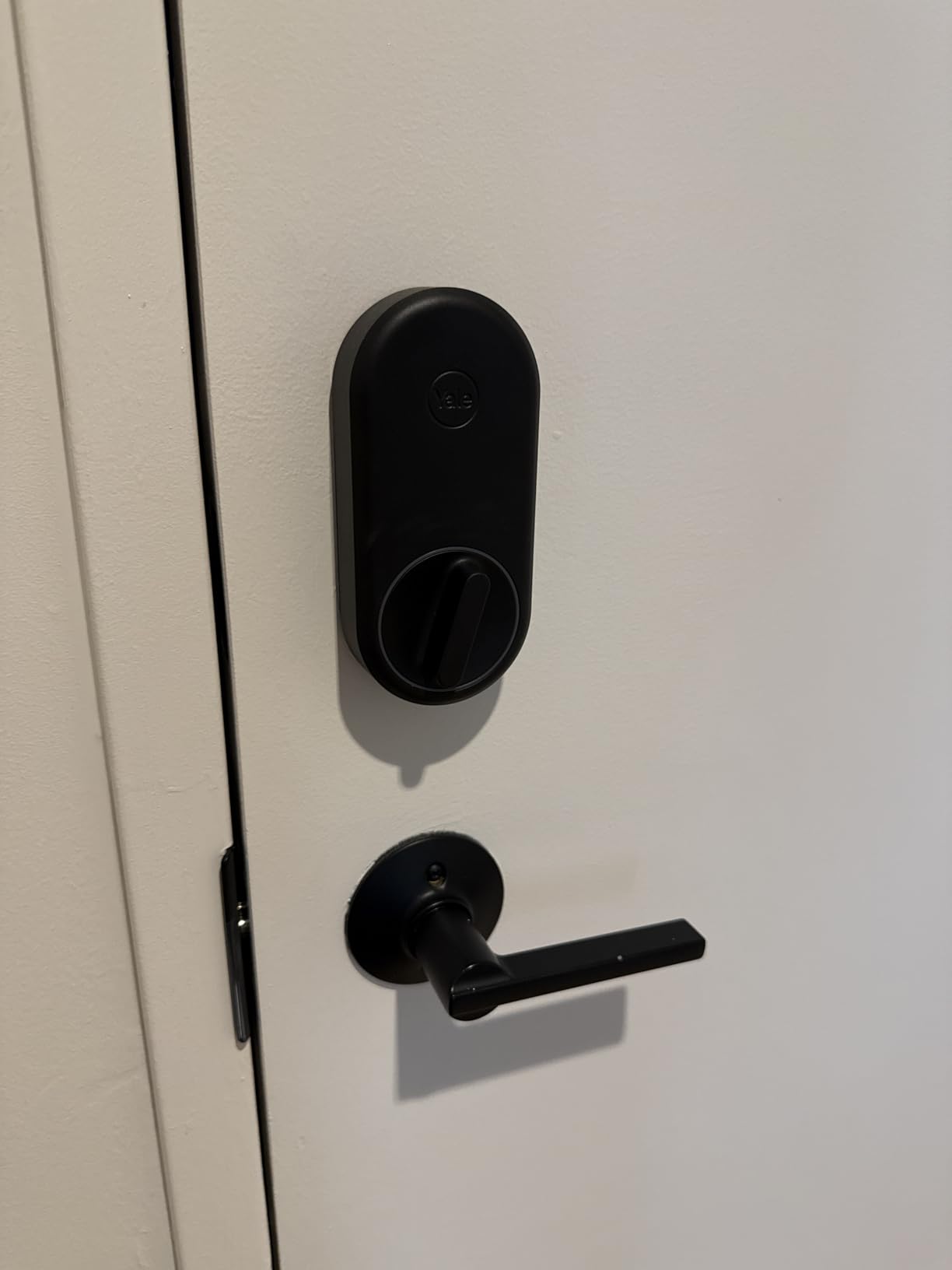 Yale Approach Smart Wi-Fi Deadbolt Retrofit Smart Lock, Unlimited Virtual Keys, App Remote Control, Keyless Entry customer photo 1