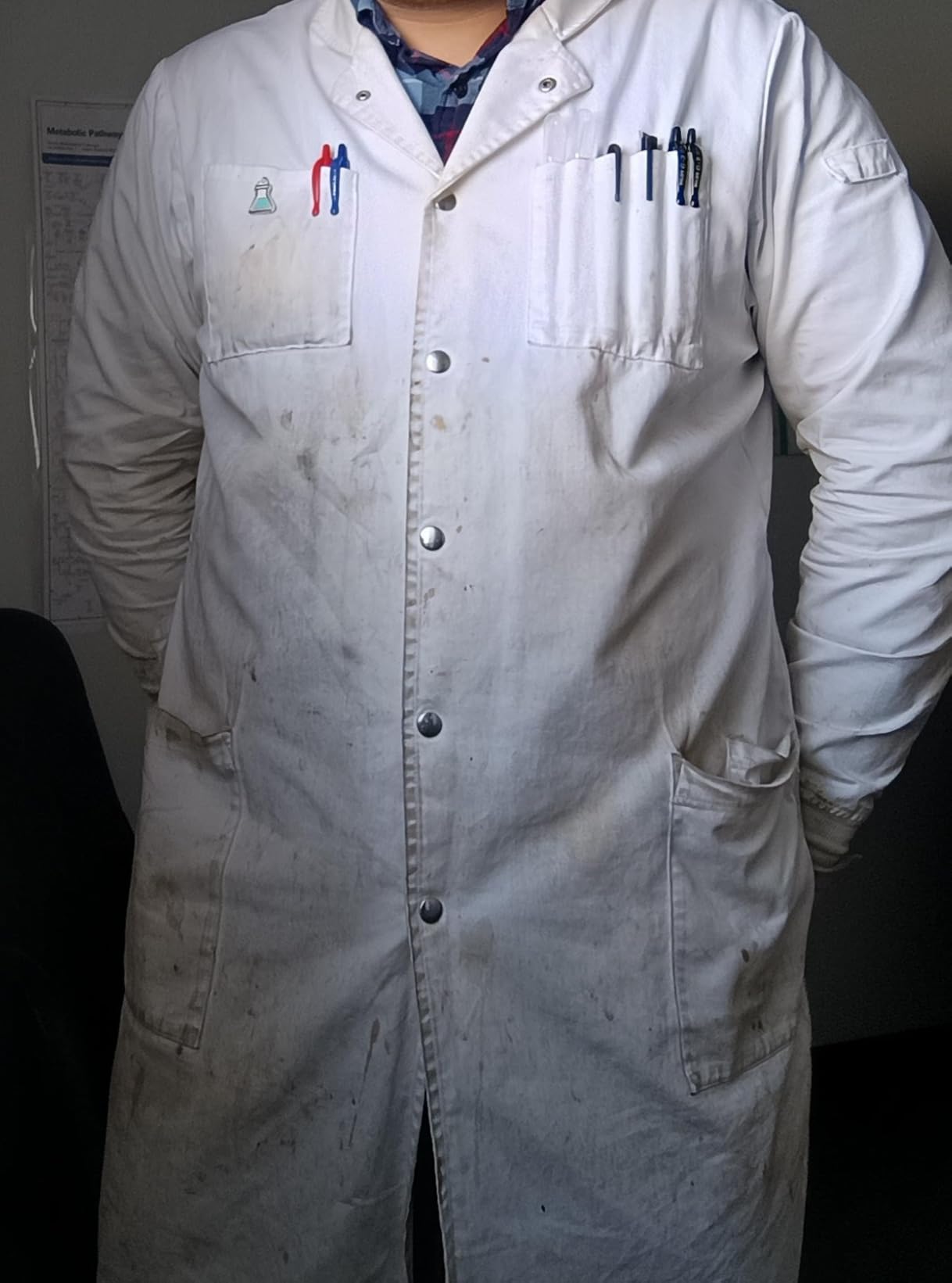 The Lab Coat Project - 100% Cotton Chemistry Men's 6-Pocket Long, Fitted with Snaps, Cuffed Sleeves, Howie Collar, & Belt customer photo 1