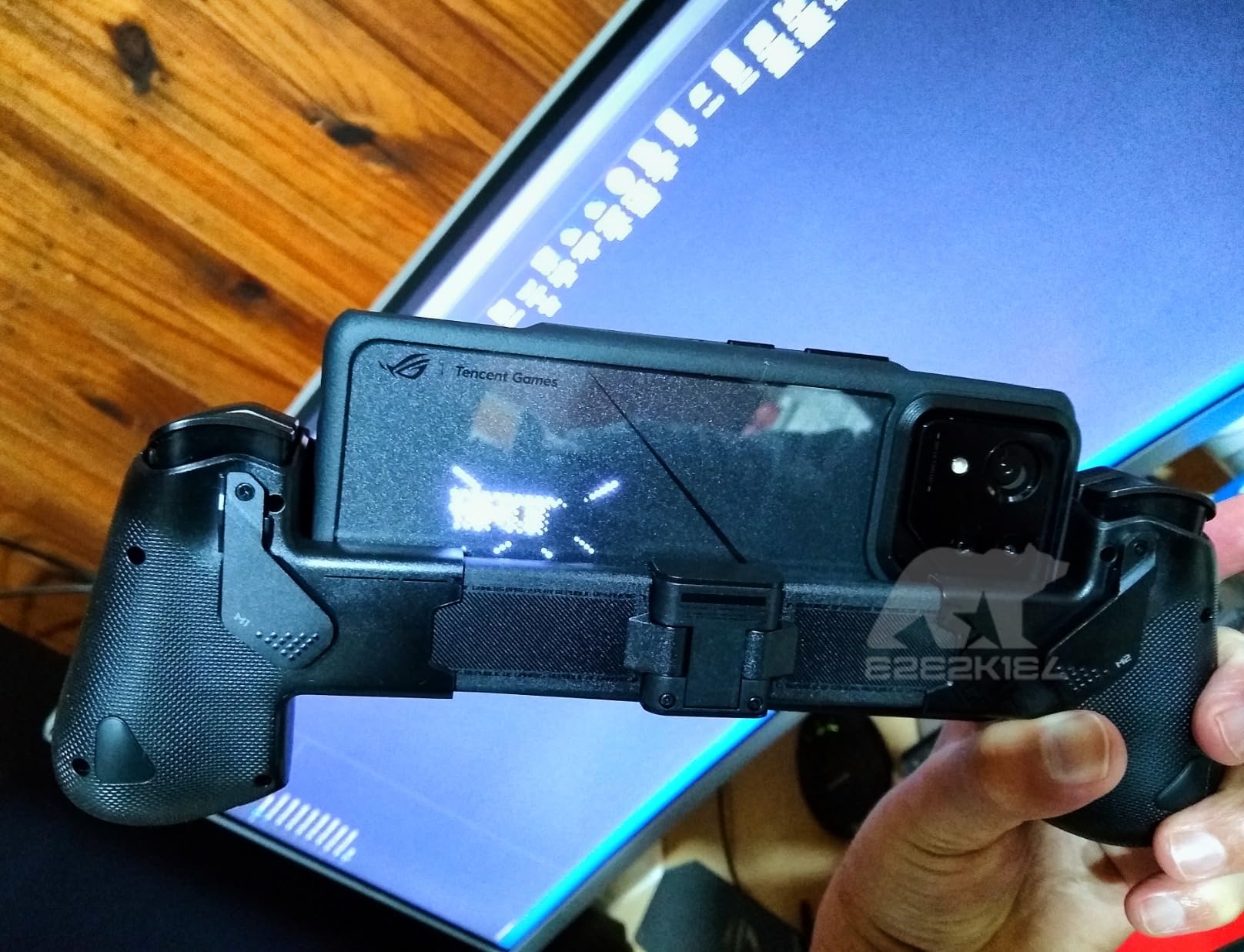 ASUS ROG Tessen Mobile Gaming Controller - Android Phones ONLY, Foldable, Compact, Wired USB-C, Programmable, Fast Charging, RGB customer photo 2