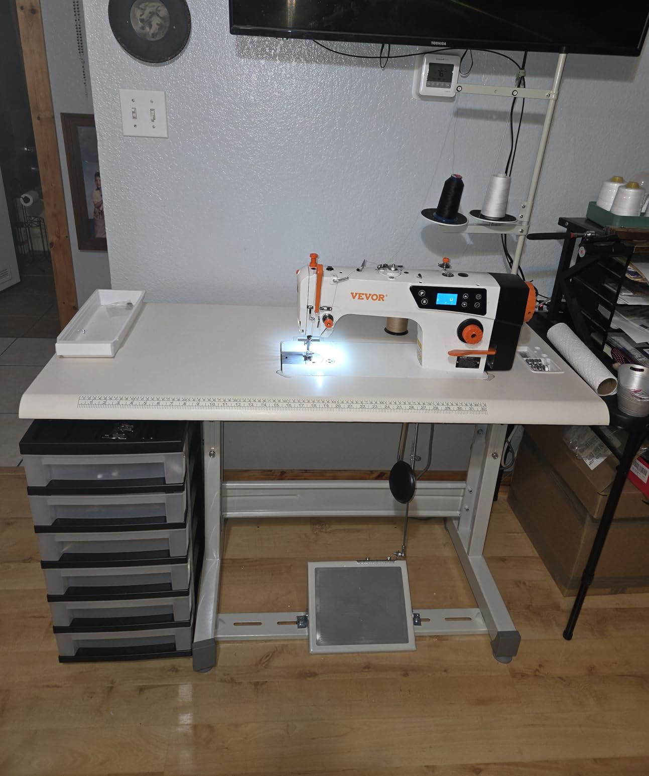 VEVOR Industrial Sewing Machine, 550W Servo Motor and Table Stand, 5000s.p.m Heavy-duty Lockstitch Sewing Machine, Clear Control Panel and Electro-mechanization Intelligent Start-stop for Easy Use customer photo 2
