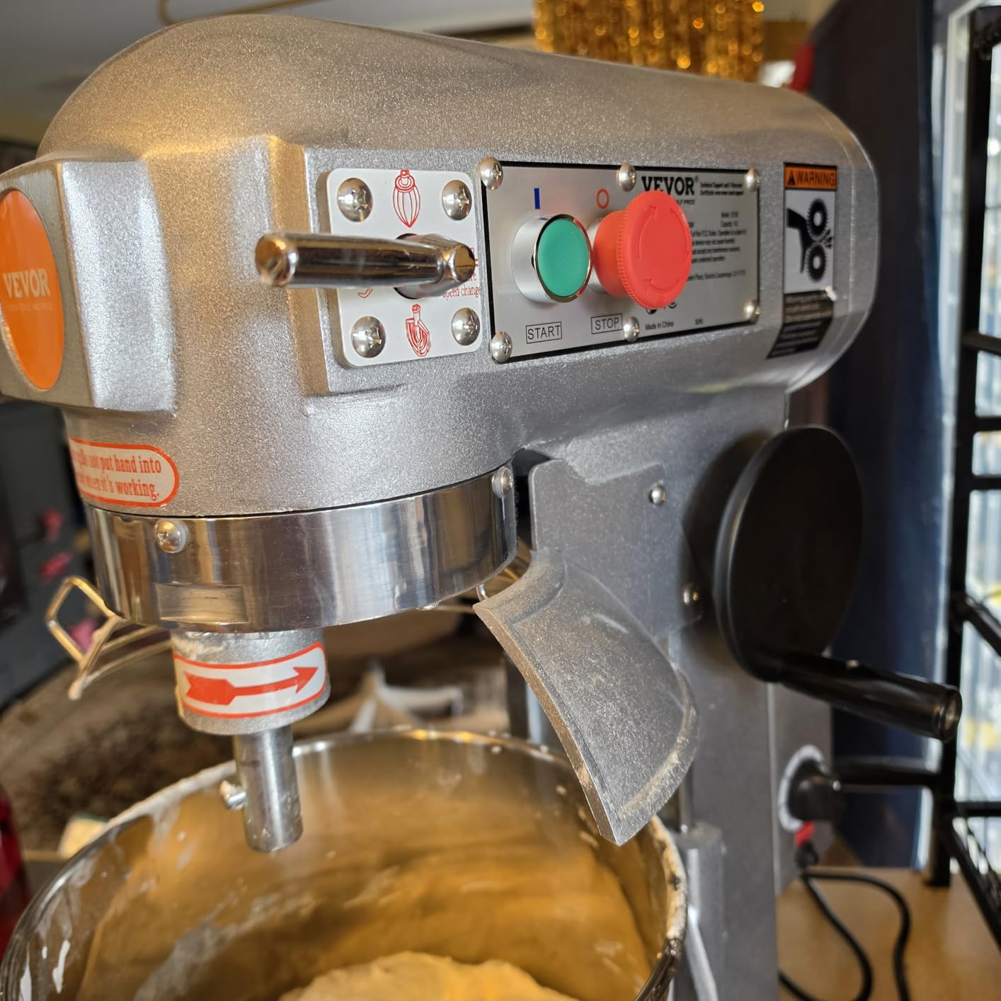VEVOR Commercial Food Mixer, 20Qt Commercial Mixer with Timing Function, 750W Stainless Steel Bowl Heavy Duty Electric Food Mixer with 3 Speeds Adjustable 108/199/382 RPM customer photo 2