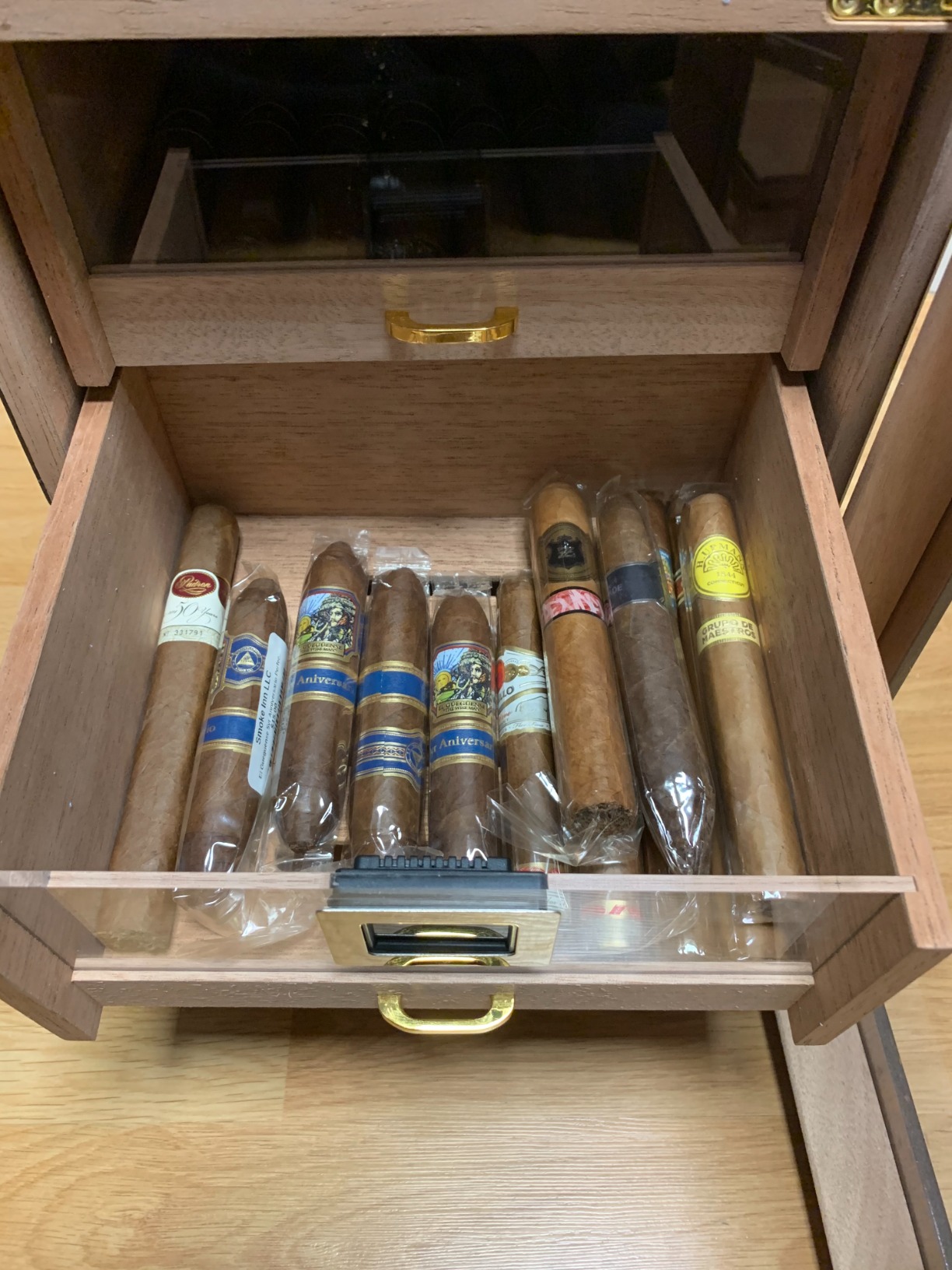 Woodronic Cigar Humidor, Spanish Cedar Cigar Humidor Cabinet with LED Light, Magnetic Door, Accurate Digital Hygrometer, Dividers and Cigar Accessory Drawer, Gift for Men (100-150 Cigars) customer photo 2