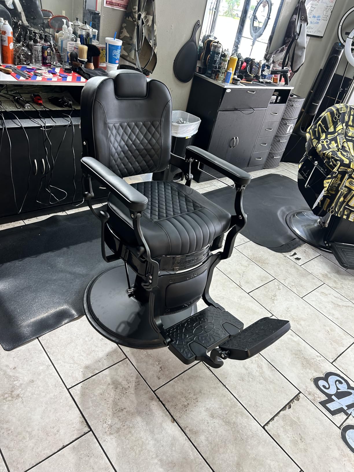 Baasha Black & Gold Heavy-Duty Barber Chair, Luxury Reclining Salon Chair with Adjustable Headrest & Comfort Seating, 550 lbs Capacity customer photo 2