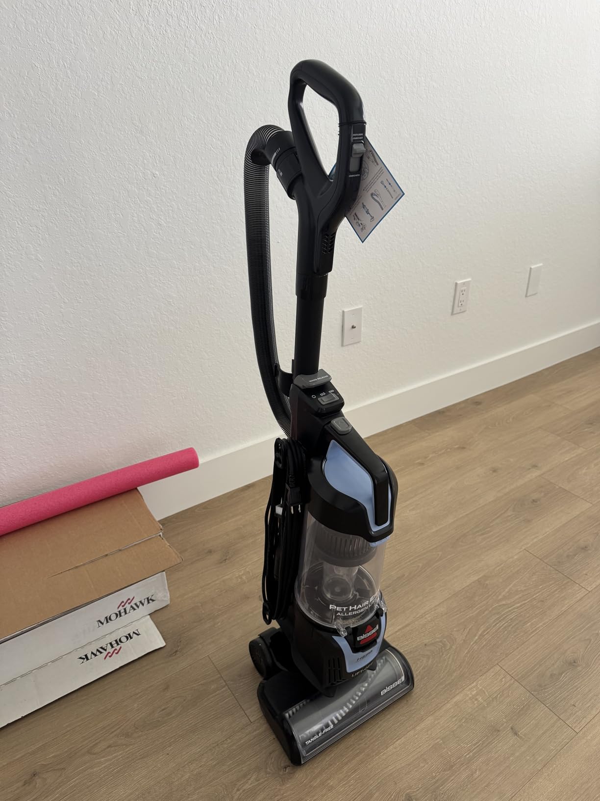 Bissell Pet Hair Eraser Allergen Lift-Off with Powerful Suction, HEPA, Tangle-Free Brush Roll, 39883 customer photo 1
