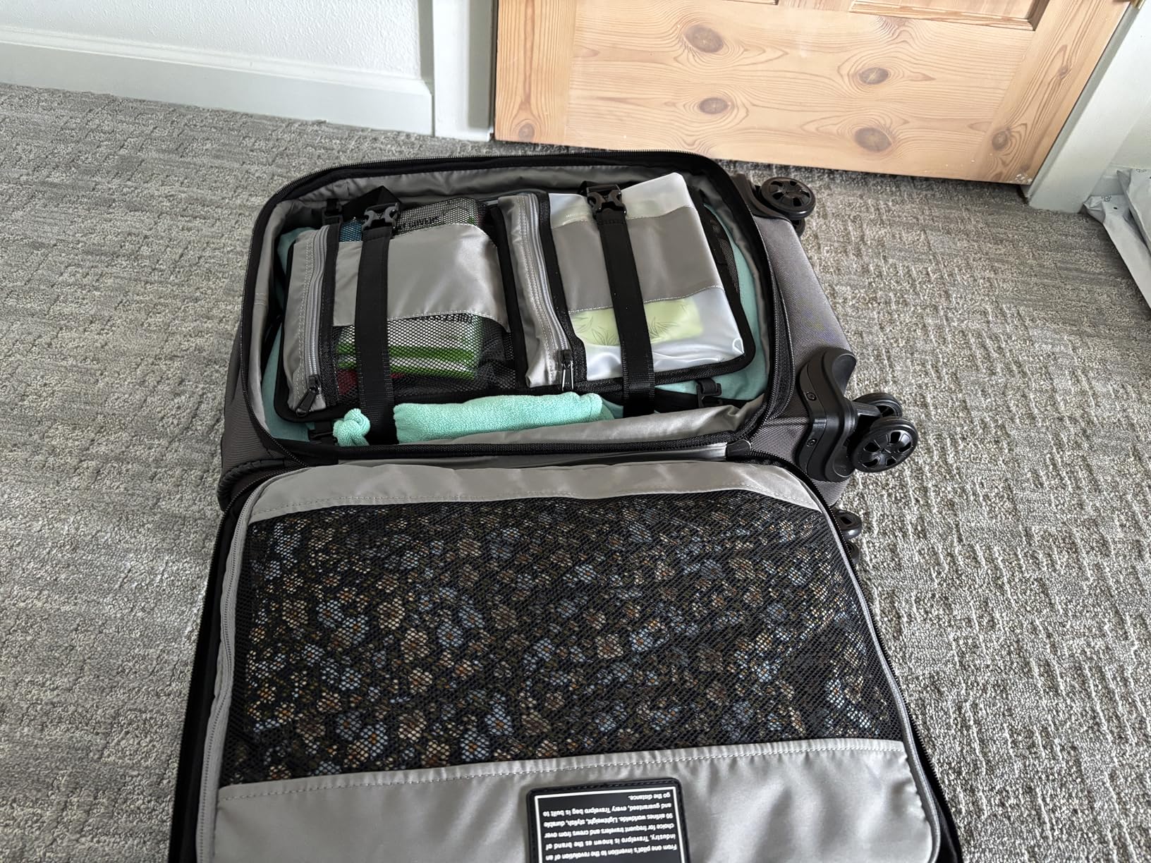 Dakine SPLIT ROLLER BAG 85L customer photo 2