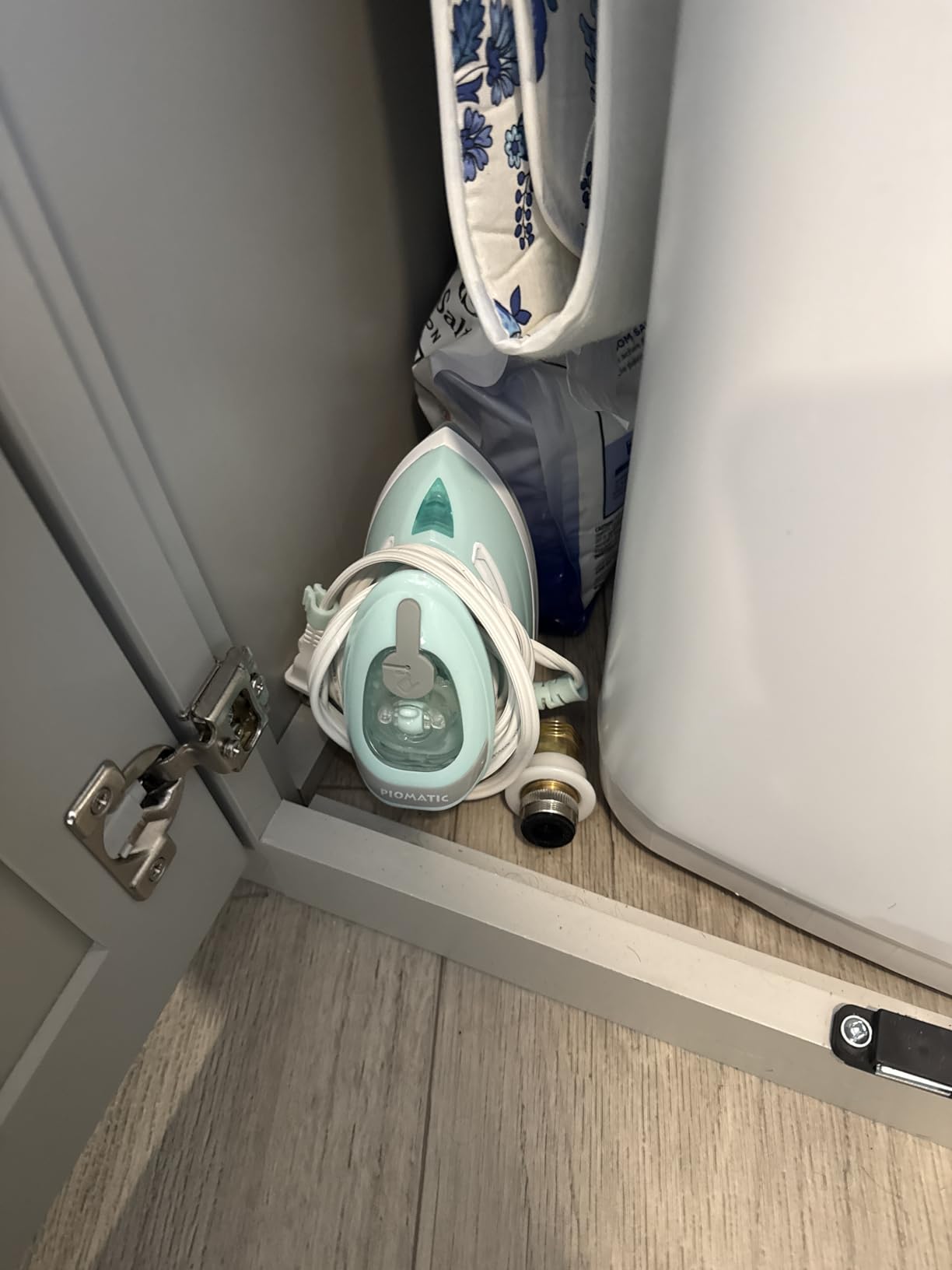PIOMATIC Mini Travel Steam Iron for Clothes with Dual Voltage, Temperature Control, Non-Stick Soleplate and Cord Storage, Ideal for Sewing, Quilting and Handcraft customer photo 1