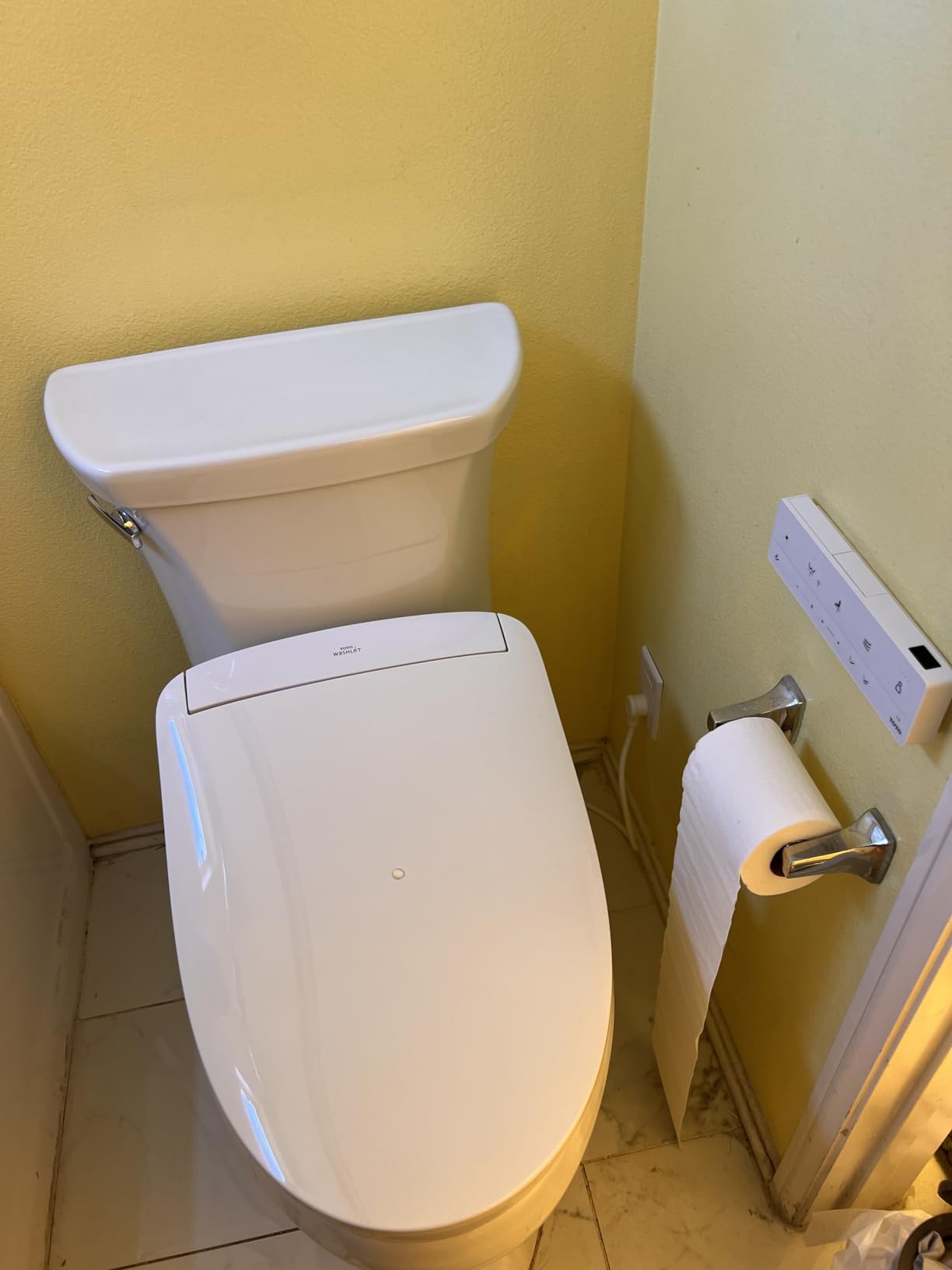 TOTO WASHLET KS6 Electronic Bidet Toilet Seat with Instantaneous Water Heating, PREMIST and EWATER+ Wand Cleaning, Elongated, Cotton White customer photo 2