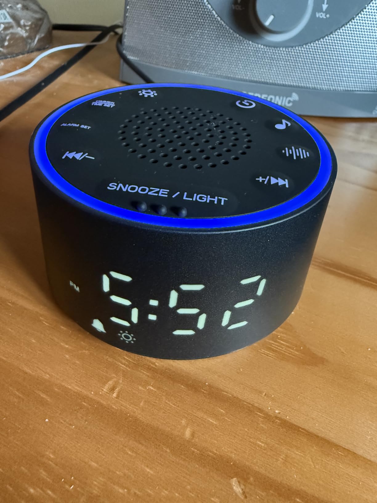 Dreamegg Sound Machine for Sleep - D1 Nova White Noise Sound Machine for Baby Adult with Alarm Clock, Soothing Sounds, Dimmable, White Noise Alarm Clocks for Bedrooms Heavy Sleepers Travel, Black customer photo 1
