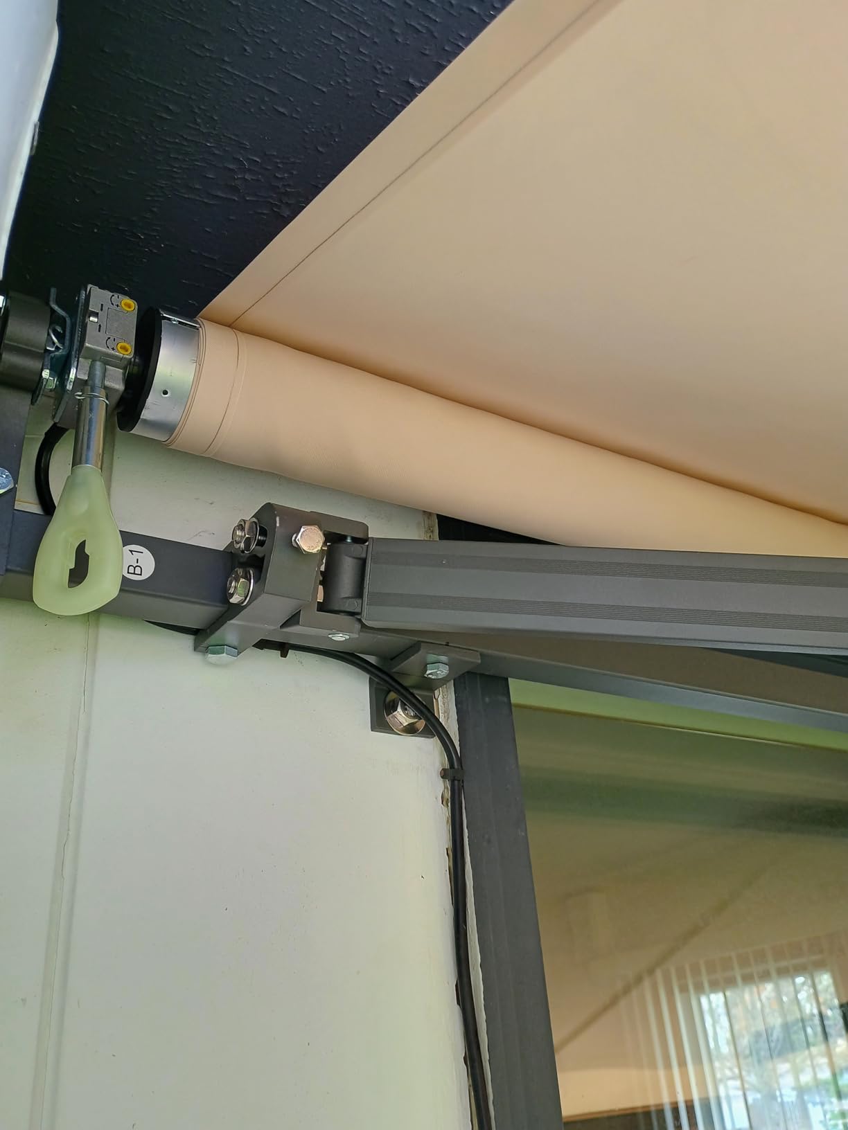 HOMEDEMO 12x9.8 Electric Retractable Awning for Patio, Motorized Awnings, Sunshade Shelter Crank Handle, UV & Waterproof Polyester Cover and Aluminum Frame for Outdoor Deck customer photo 1